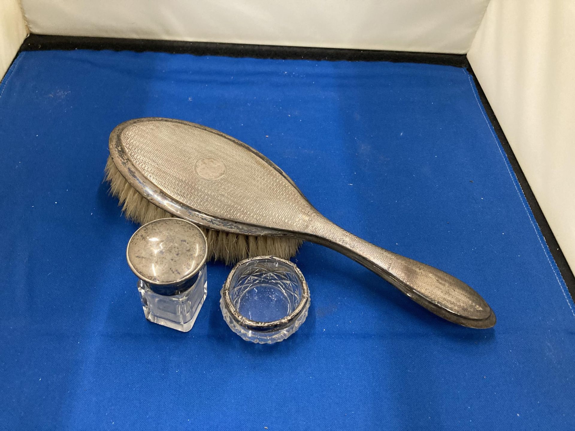 THREE HALLMARKED SILVER ITEMS TO INCLUDE A BIRMINGHAM HAIR BRUSH, A BIRMINGHAM LIDDED GLASS BOTTLE