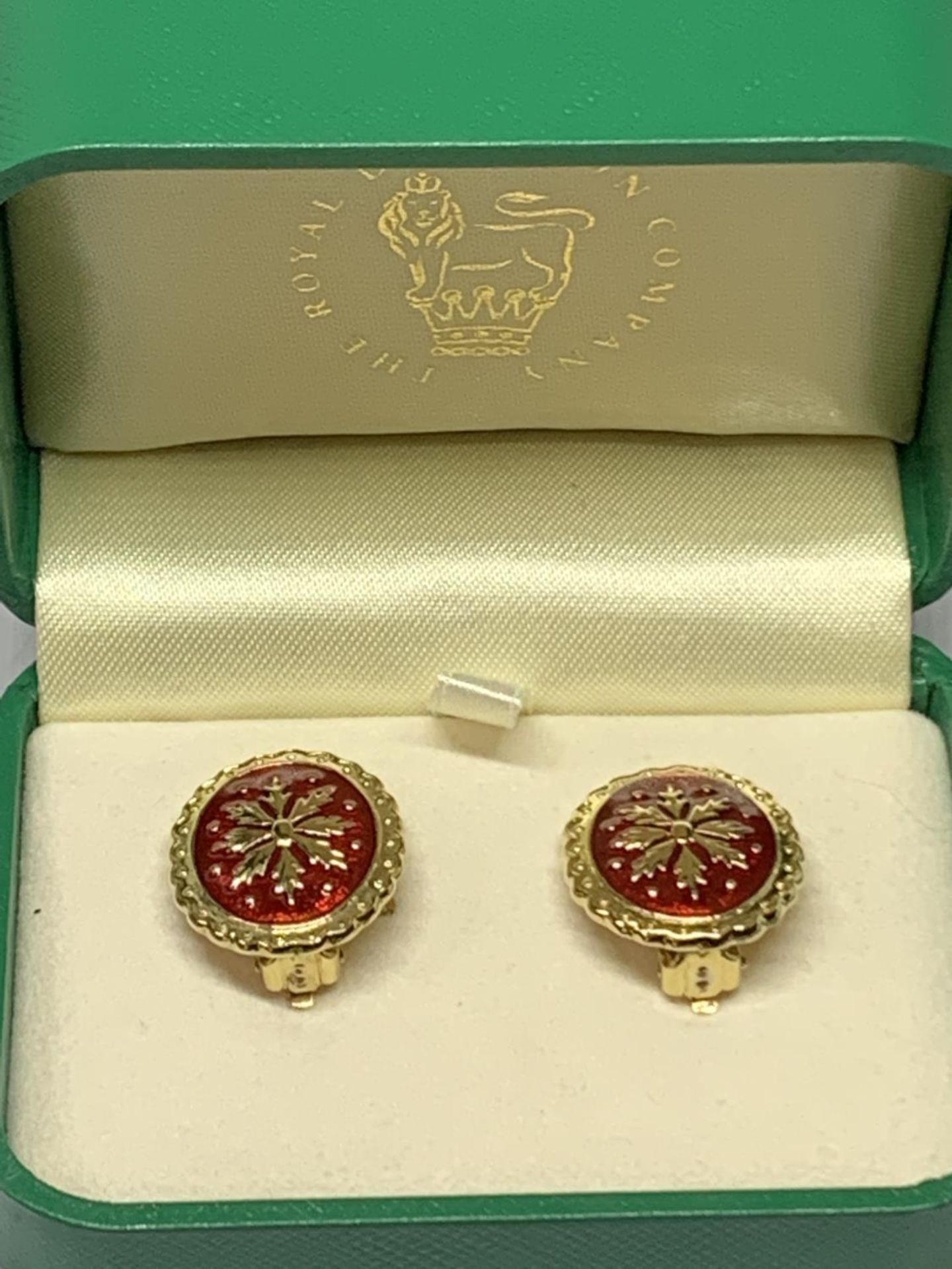 A PAIR OF MINTON CLIP ON EARRINGS