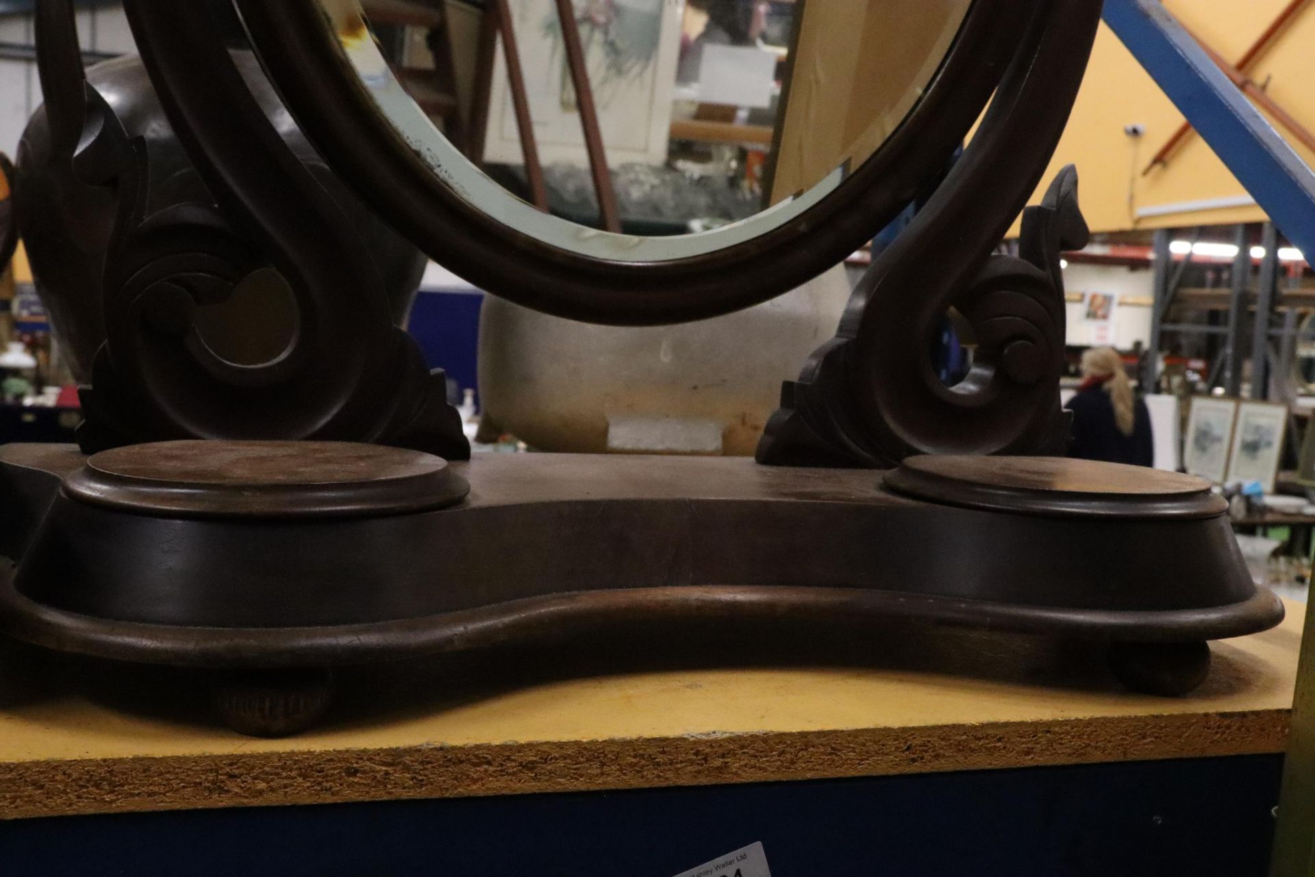 A LARGE VICTORIAN DRESSING TABLE MIRROR WITH CARVING TO THE FRAME, BEVELLED GLASS AND BUN FEET, - Image 3 of 4