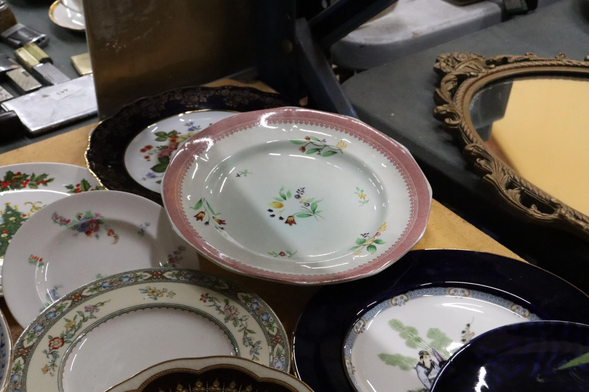 A LARGE QUANTITY OF VINTAGE PLATES TO INCLUDE DOULTON, ADAMS, ETC, - APPROX 16 IN TOTAL - Image 5 of 10