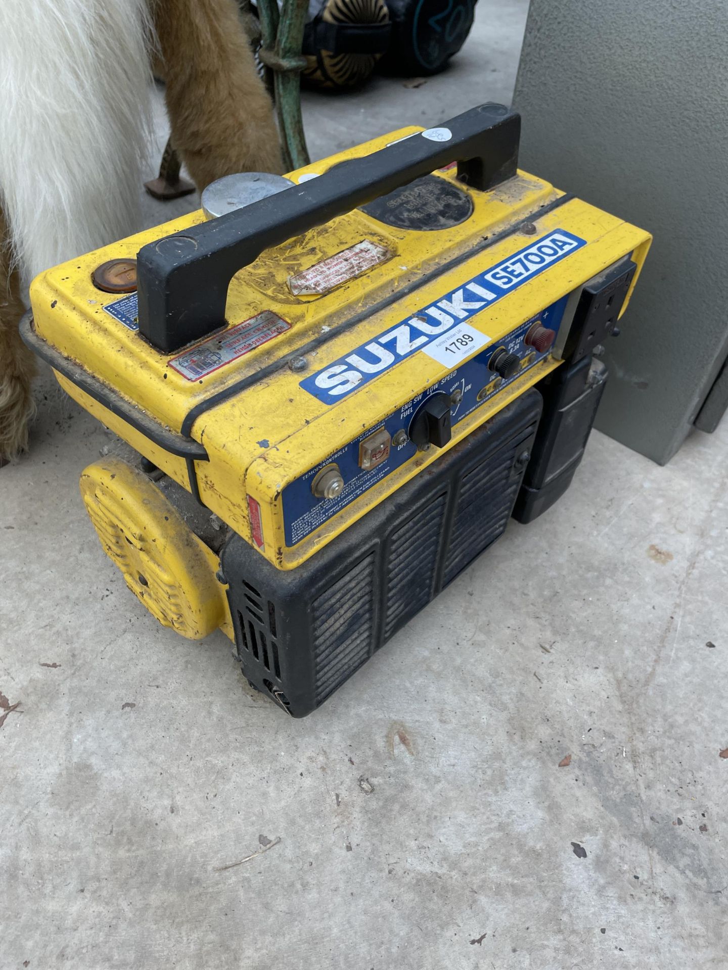 A SUZUKI SE700A PETROL GENERATOR