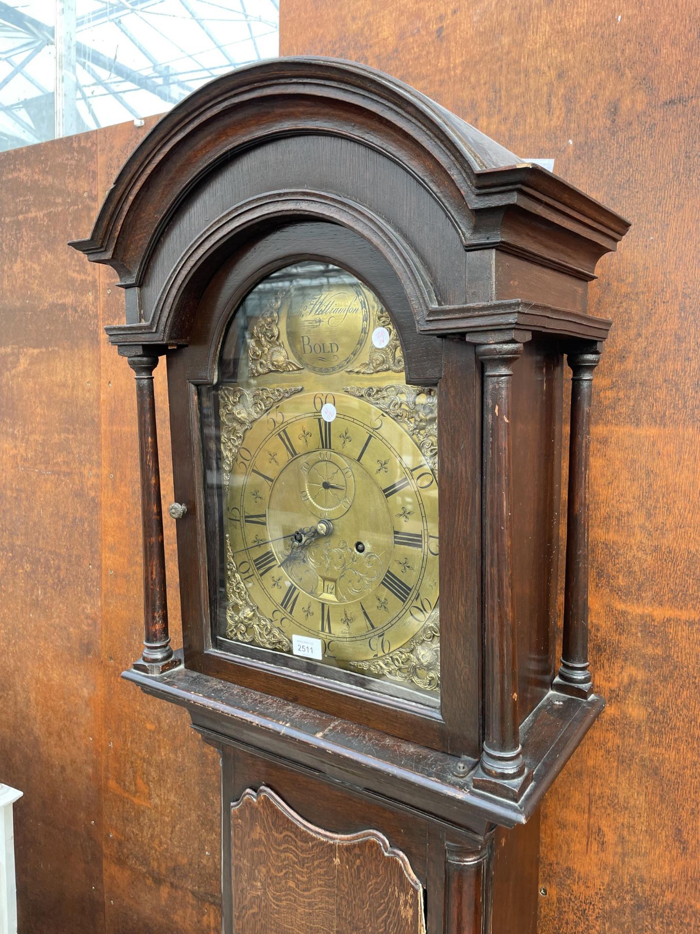 A LATE 18TH CENTURY OAK 8 DAY JND. WILLIAMSON (BOLD) LONGCASE CLOCK WITH BRASS DIAL, ROMAN NUMERIALS - Image 2 of 9