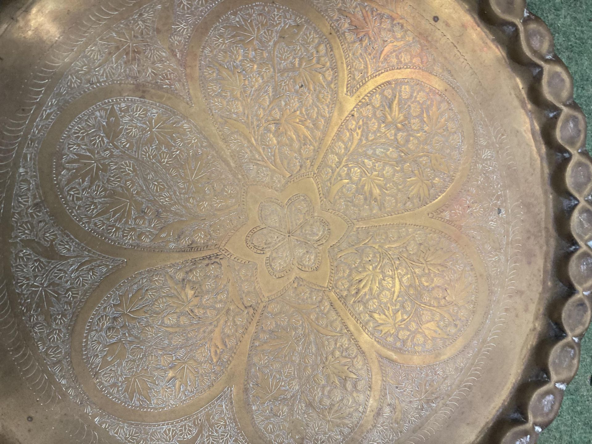 A LARGE INDIAN BRASS ENGRAVED CHARGER DIAMETER 52CM - Image 2 of 2