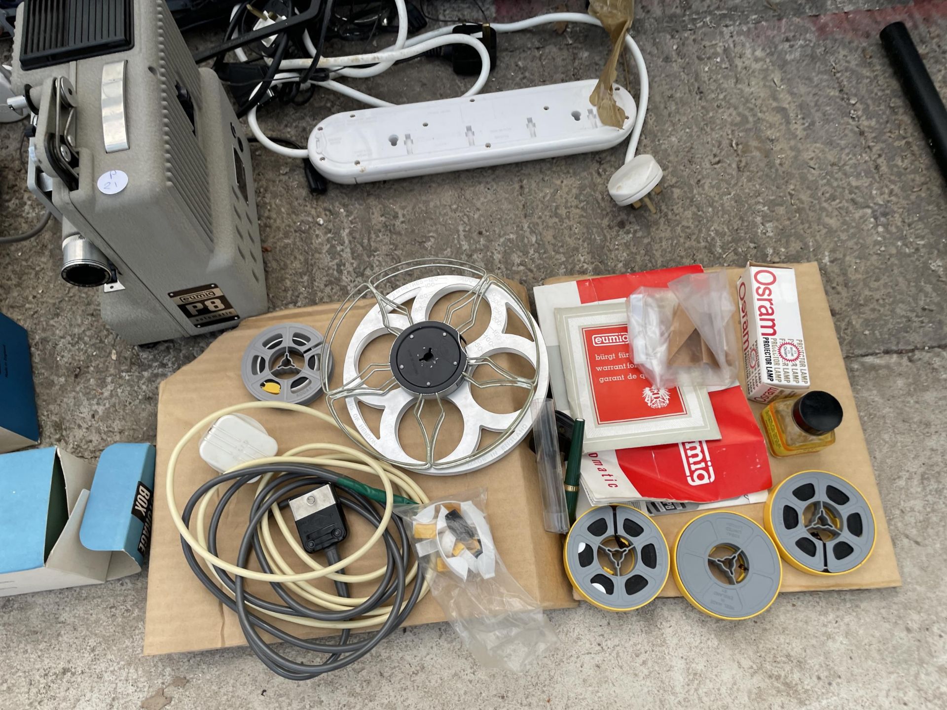 AN ASSORTMENT OF PROJECTOR ITEMS TO INCLUDE PROJECTORS, STORAGE BOXES AND REELS ETC - Image 2 of 4