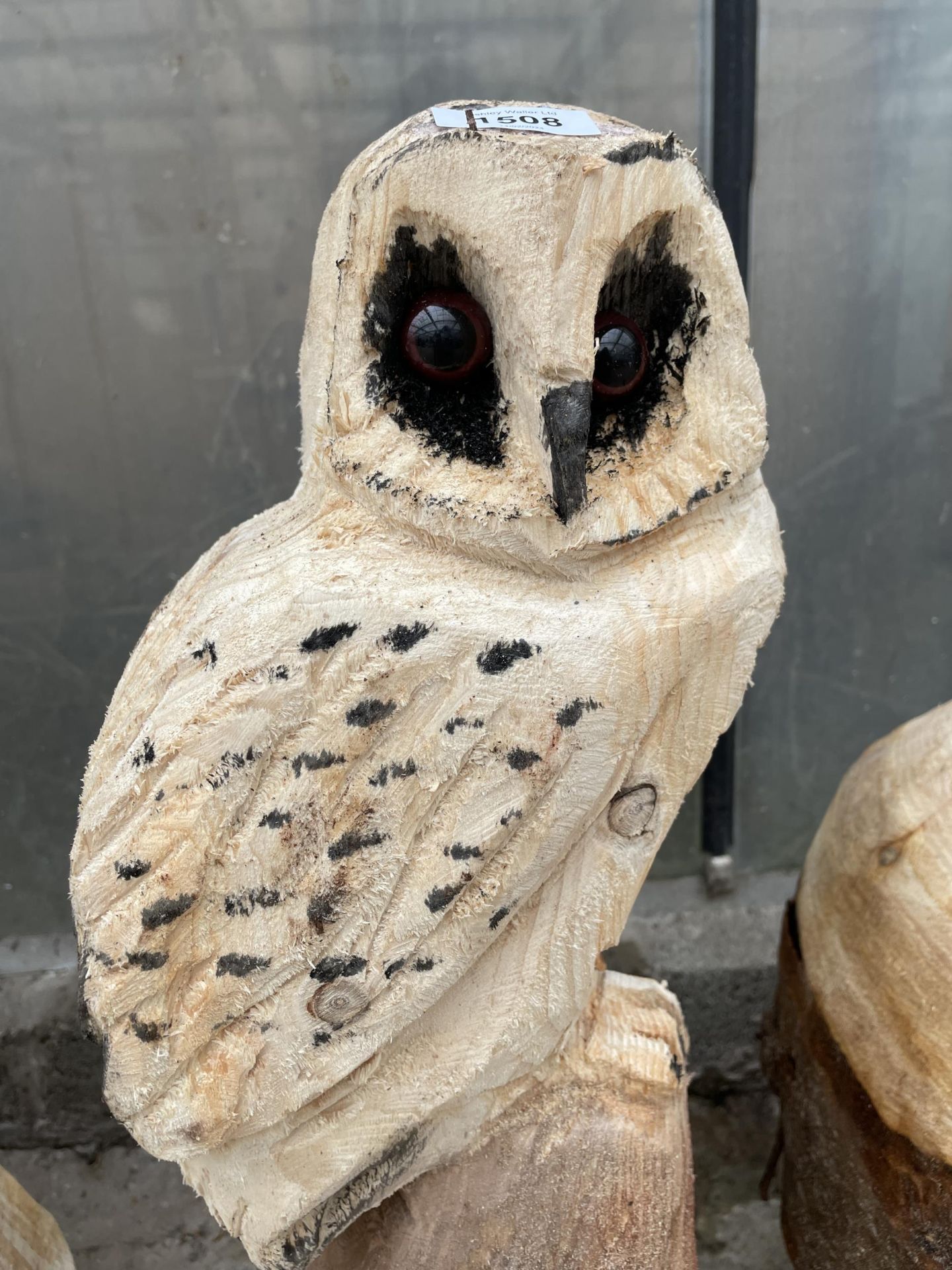 AN OWL CHAINSAW CARVING (H:65CM) - Image 2 of 4