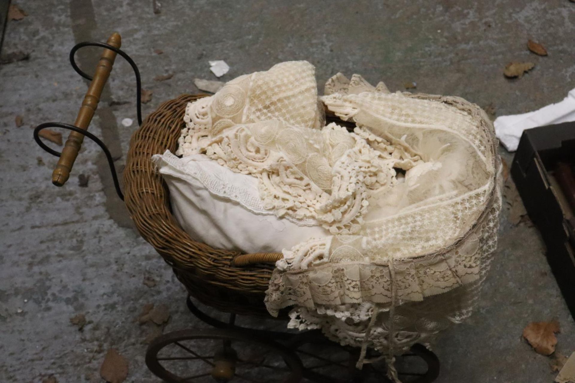 A VICTORIAN CHILD'S PRAM WITH LACE COVERS - Image 2 of 7