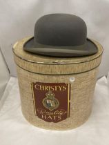 A CHRISTYS LONDON GREY BOWLER HAT IN A CHRISTYS BOXM - SIZE 7/57