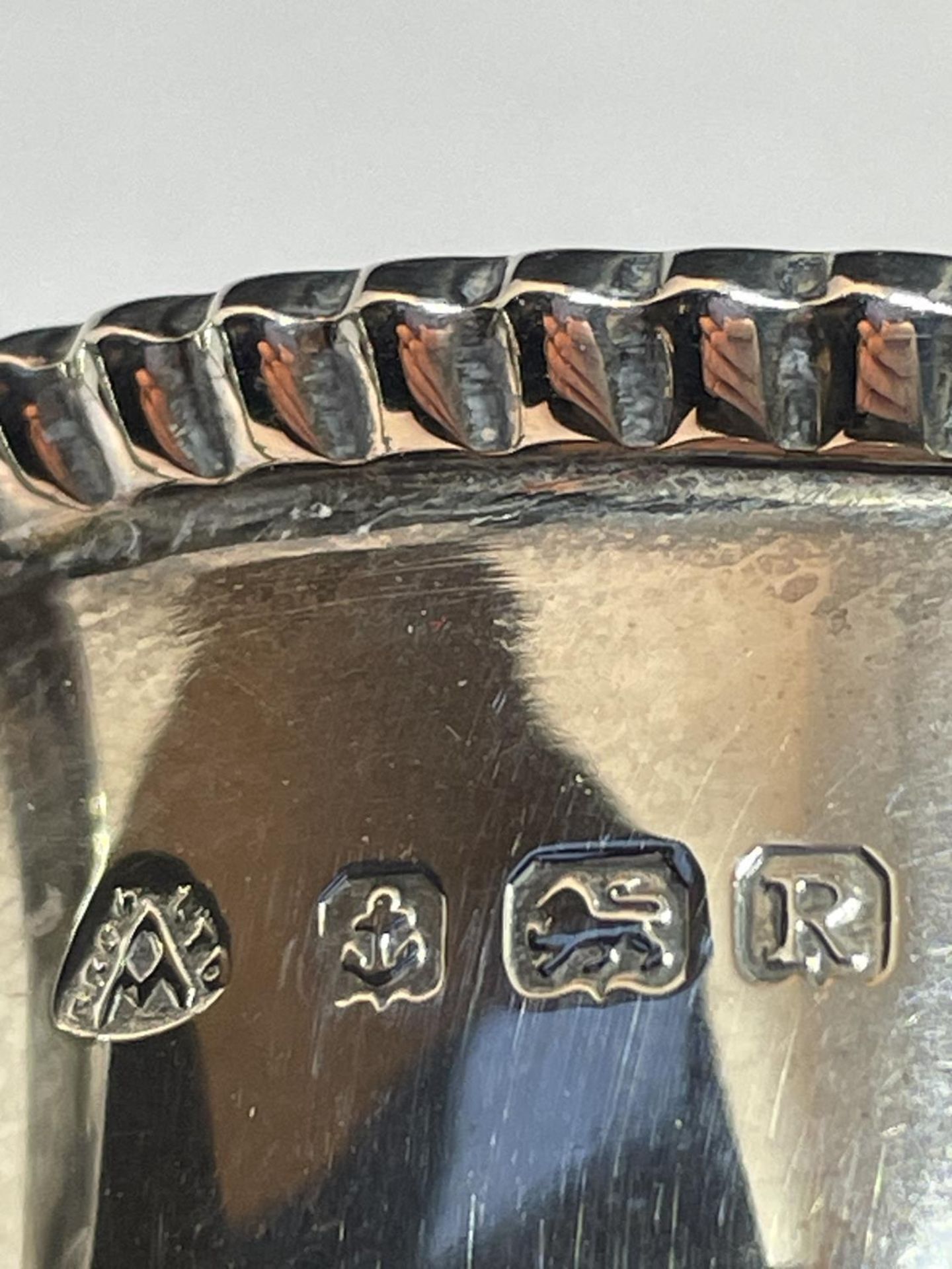 A HALLMARKED BIRMINGHAM SILVER THREE LEGGED SAUCE BOAT - Image 5 of 5