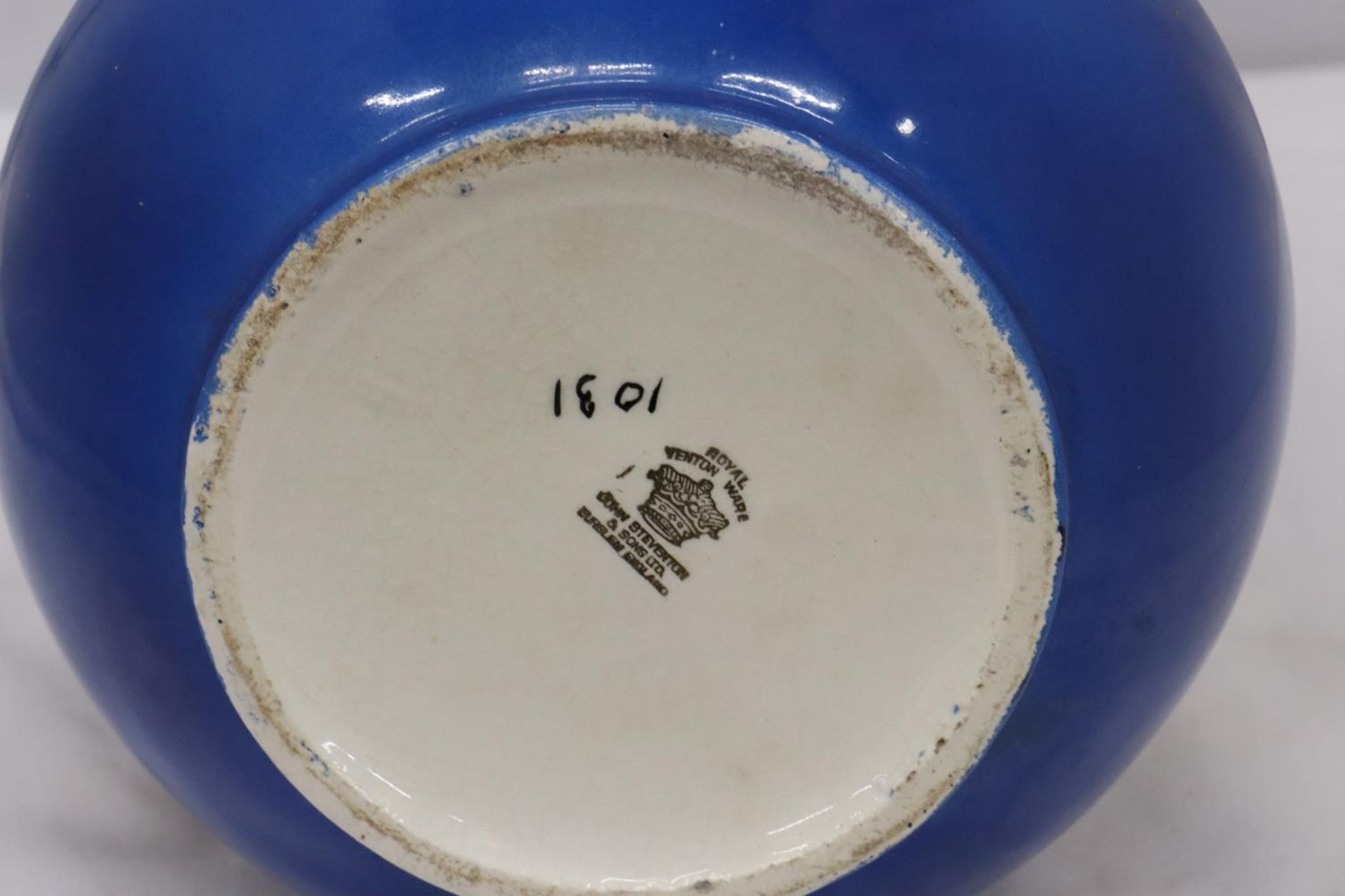 A LARGE ROYAL VENTON WARE (1930'S) JUG WITH KINGFISHER DESIGN - Image 6 of 6