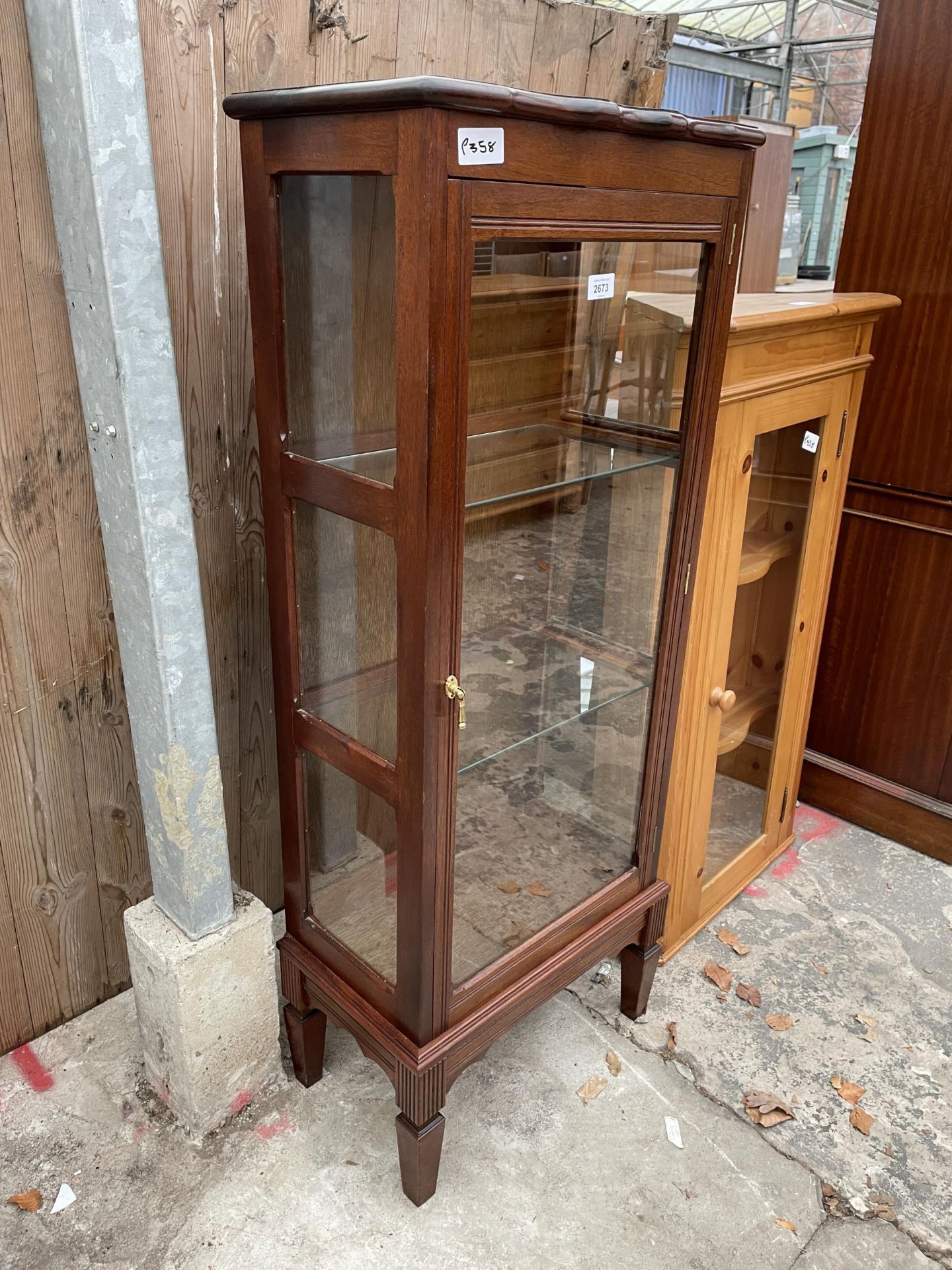 A MAHOGANY CHINA CABINET - 19" WIDE - Image 2 of 4