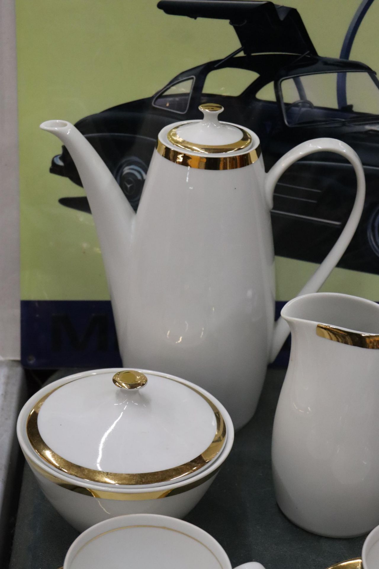 A CZECHOSLOVAKIAN CHINA COFFEE SET TO INCLUDE A COFFEE POT, CREAM JUG, SUGAR BOWL, CUPS AND SAUCERS - Image 4 of 6