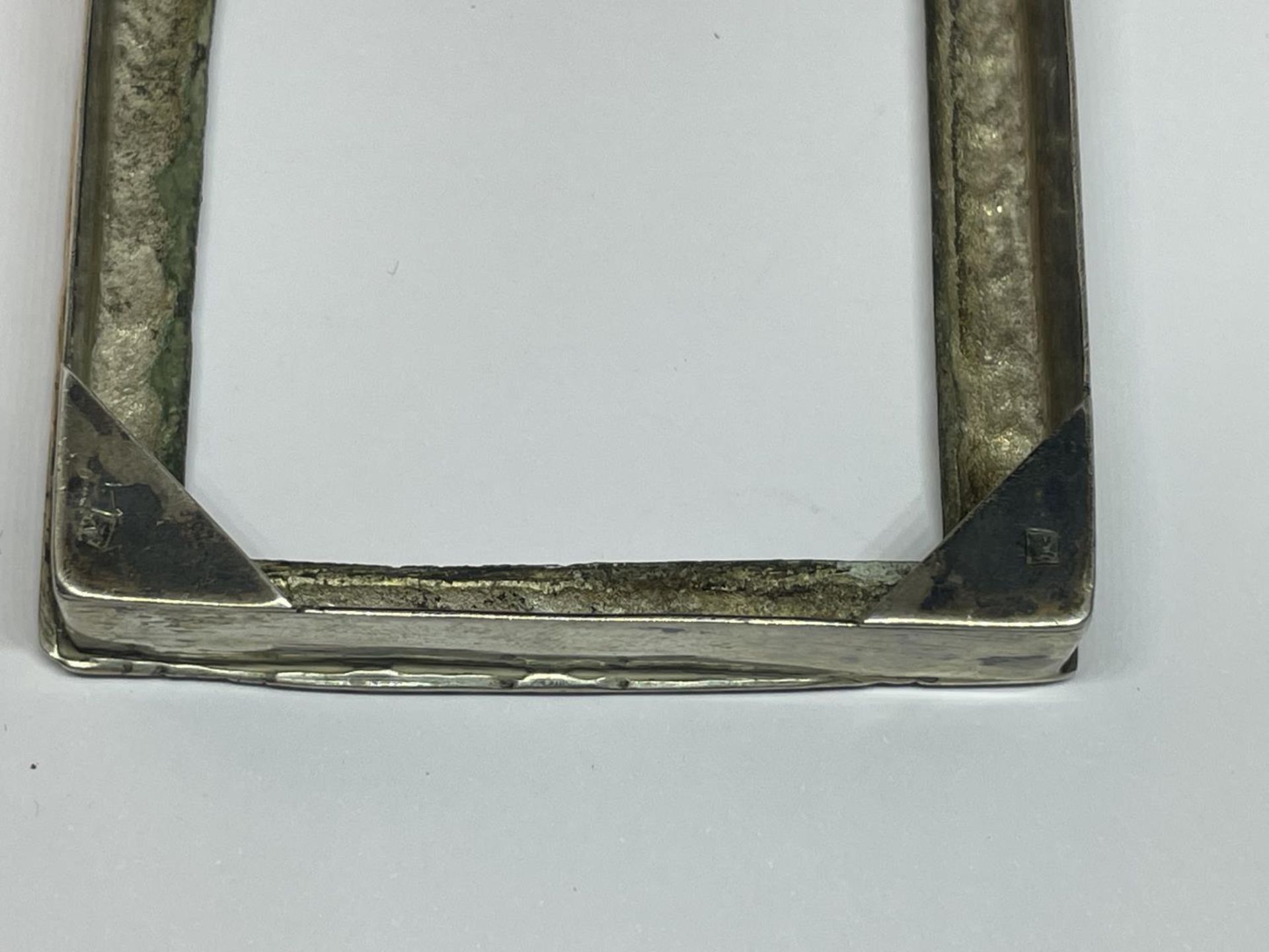 A CONTINENTAL SILVER PHOTOGRAPH FRAME CASE - Image 4 of 4