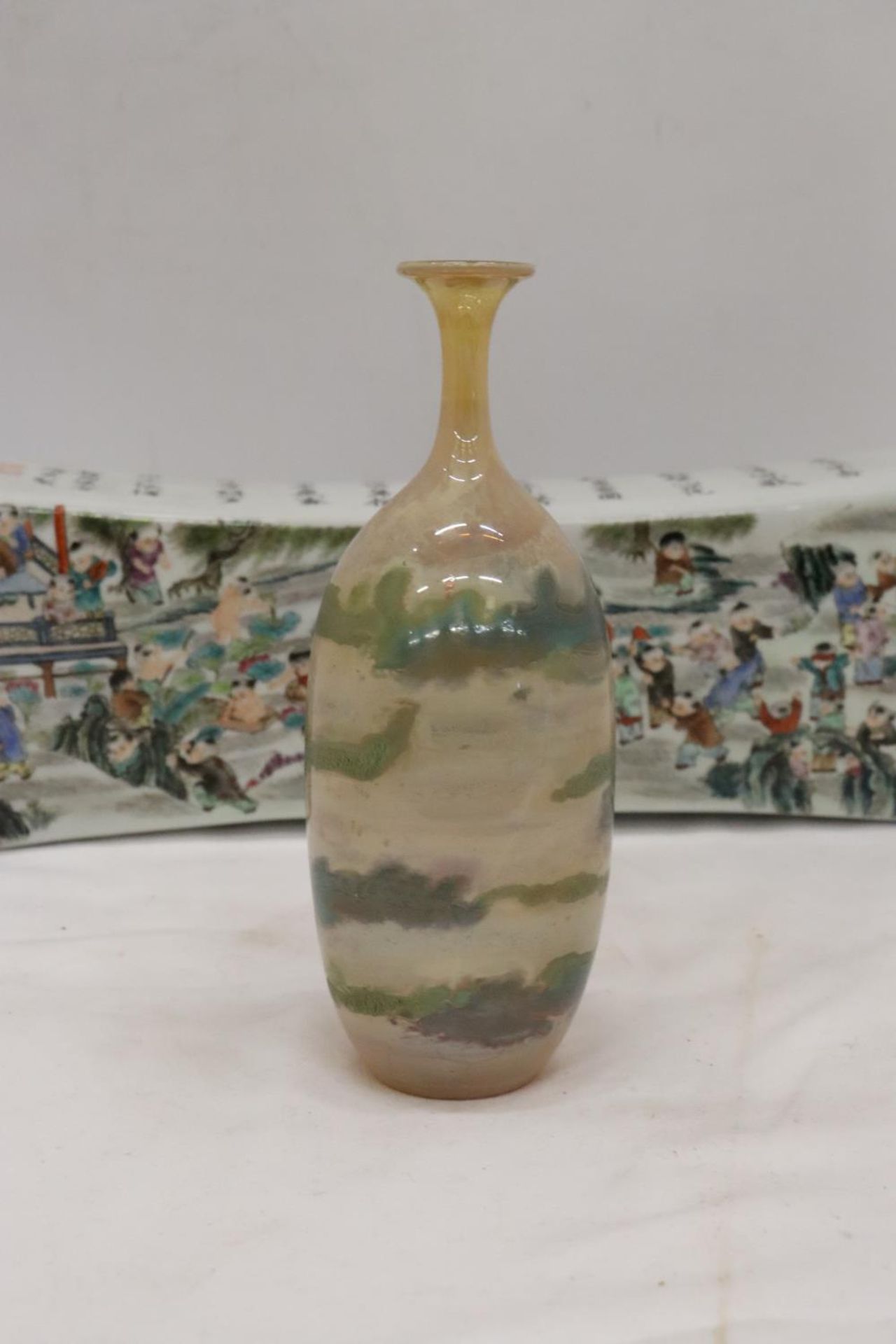 A CHINESE CANTONESE VASE TOGETHER WITH A BLOWN GLASS VASE - Image 2 of 7