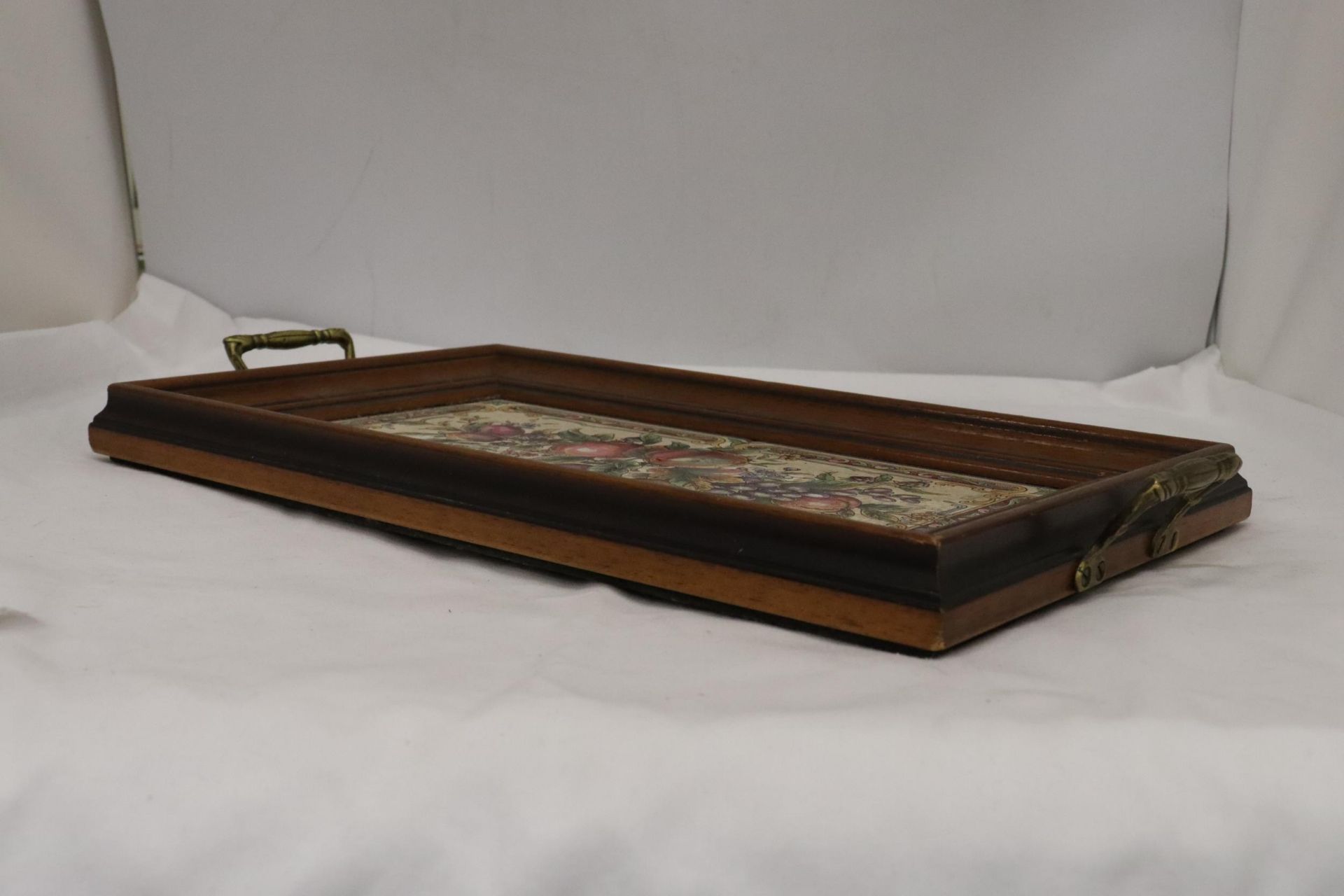 A TILECRAFTS 'VISTORIAN' TEA TRAY, 23CM X 38CM - Image 3 of 6