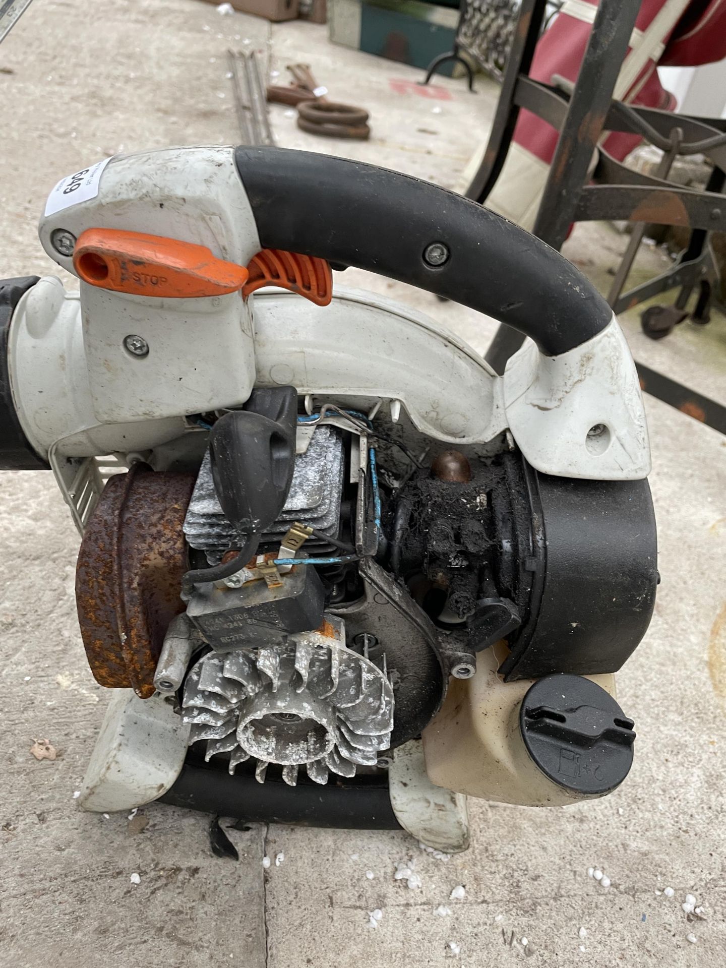 A STIHL PETROL LEAF BLOWER BOODY FOR SPARES AND REPAIRS - Bild 2 aus 3