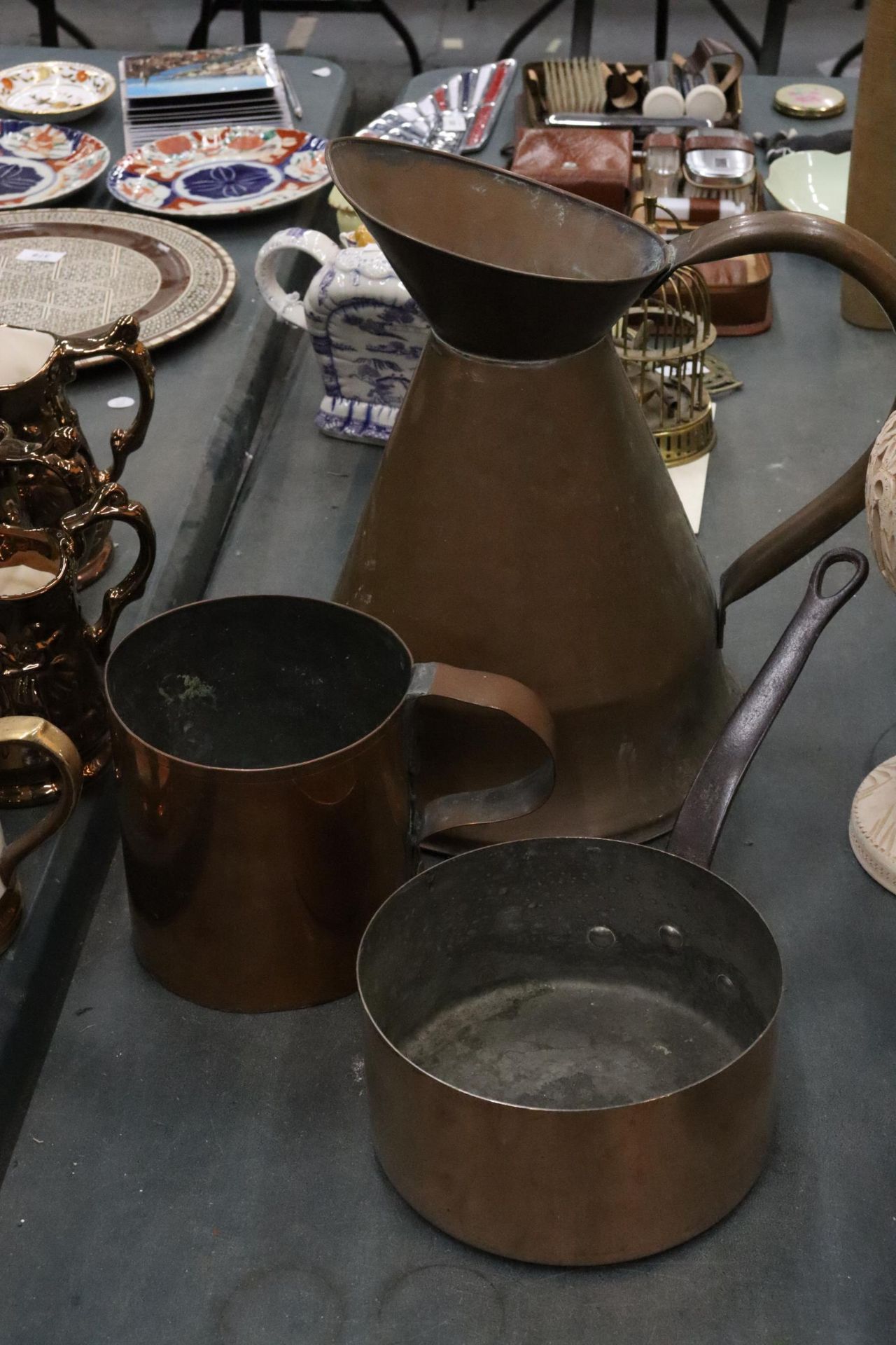 A HAYSTACK COPPER JUG TOGETHER WITH COPPER PAN AND GEORGIAN TANKARD