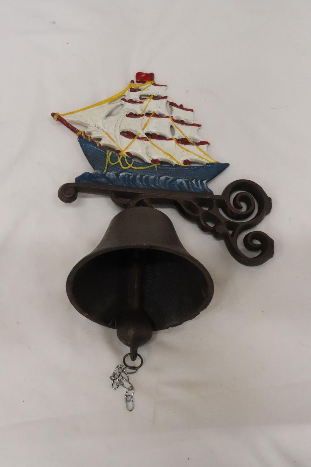 A LARGE CAST 'GALLEON' WALL BELL, 13 INCH X 10 INCH - Image 4 of 5