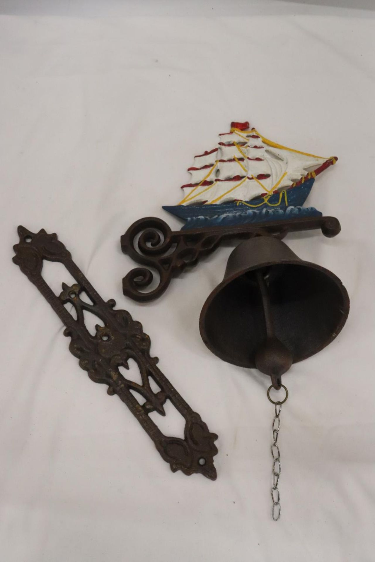 A LARGE CAST 'GALLEON' WALL BELL, 13 INCH X 10 INCH - Image 2 of 5