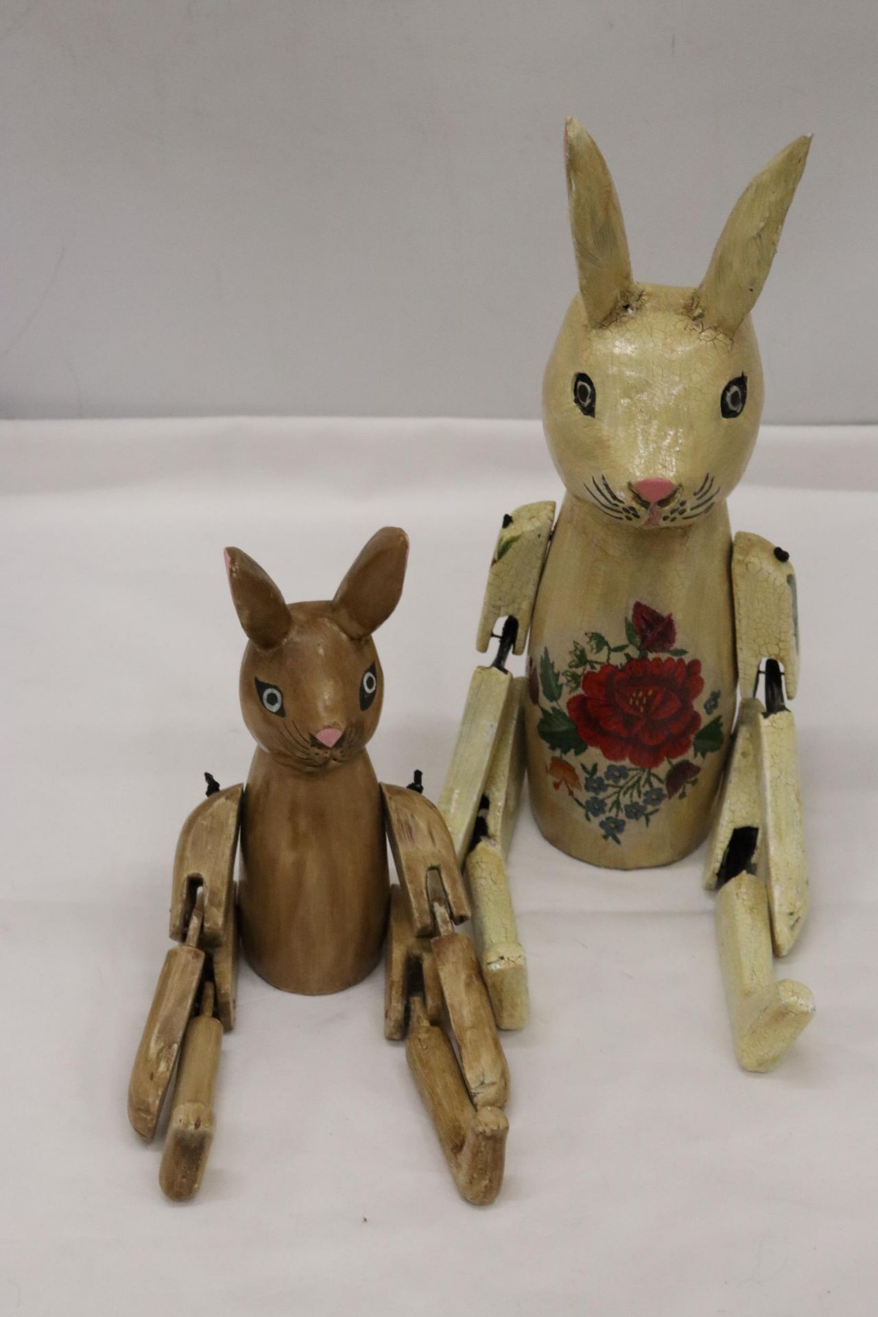 TWO WOODEN SHELF RABBITS - Image 5 of 6