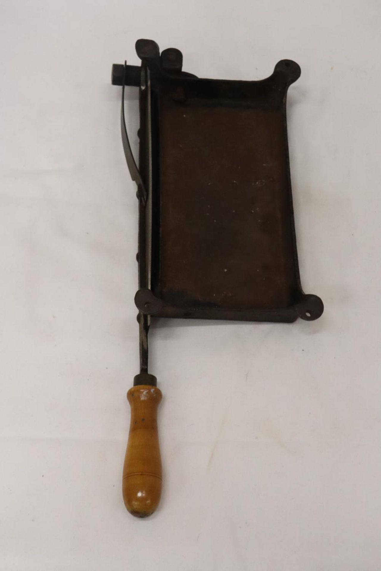 A VERY SHARP VINTAGE CAST GUILLOTINE - Image 7 of 7