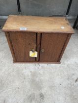 A SMALL VINTAGE TWO DOOR OAK CUPBOARD (H:35CM W:43CM)