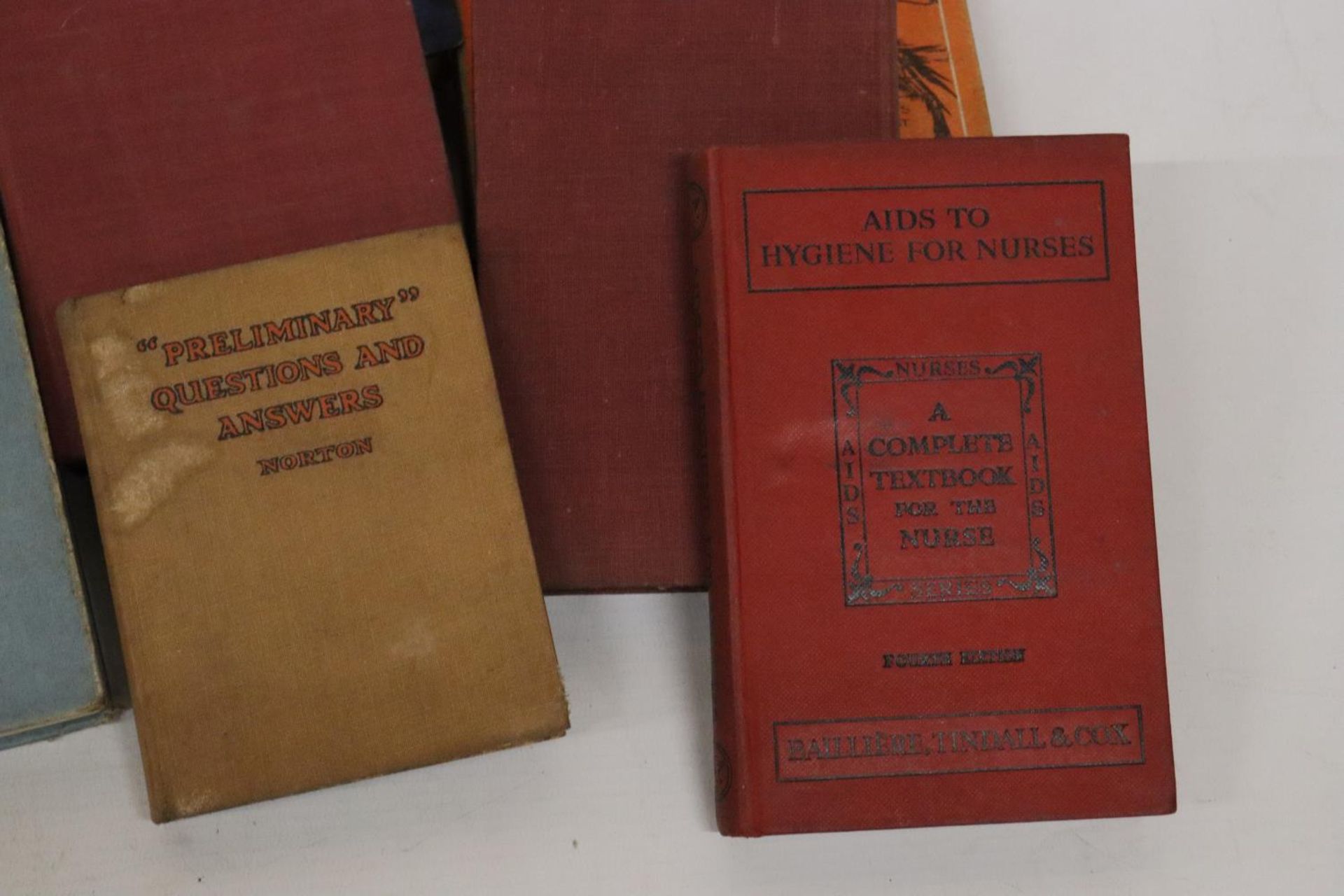 VARIOUS VITNAGE BOOKS TO INCLUDE THE SCIENCES, NURSING, MATHS, BHISTORY ETC - Image 2 of 5