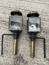 A PAIR OF ORIGINAL RAYDYOT BRASS AND GLASS CARRIAGE LAMPS WITH FITTING BRACKETS