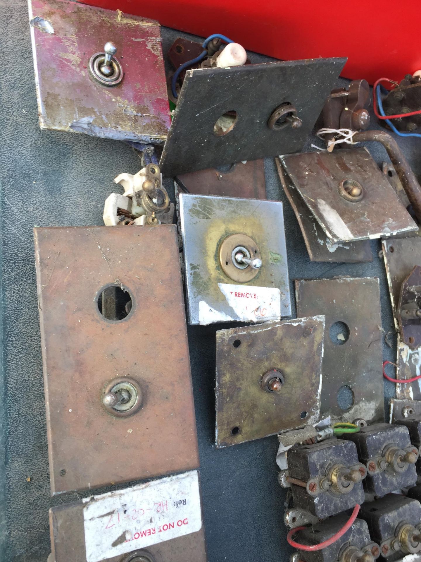 A LARGE ASSORTMENT OF VINTAGE LIGHT SWITCHES AND ELEVATOR BUTTONS ETC - Image 2 of 3