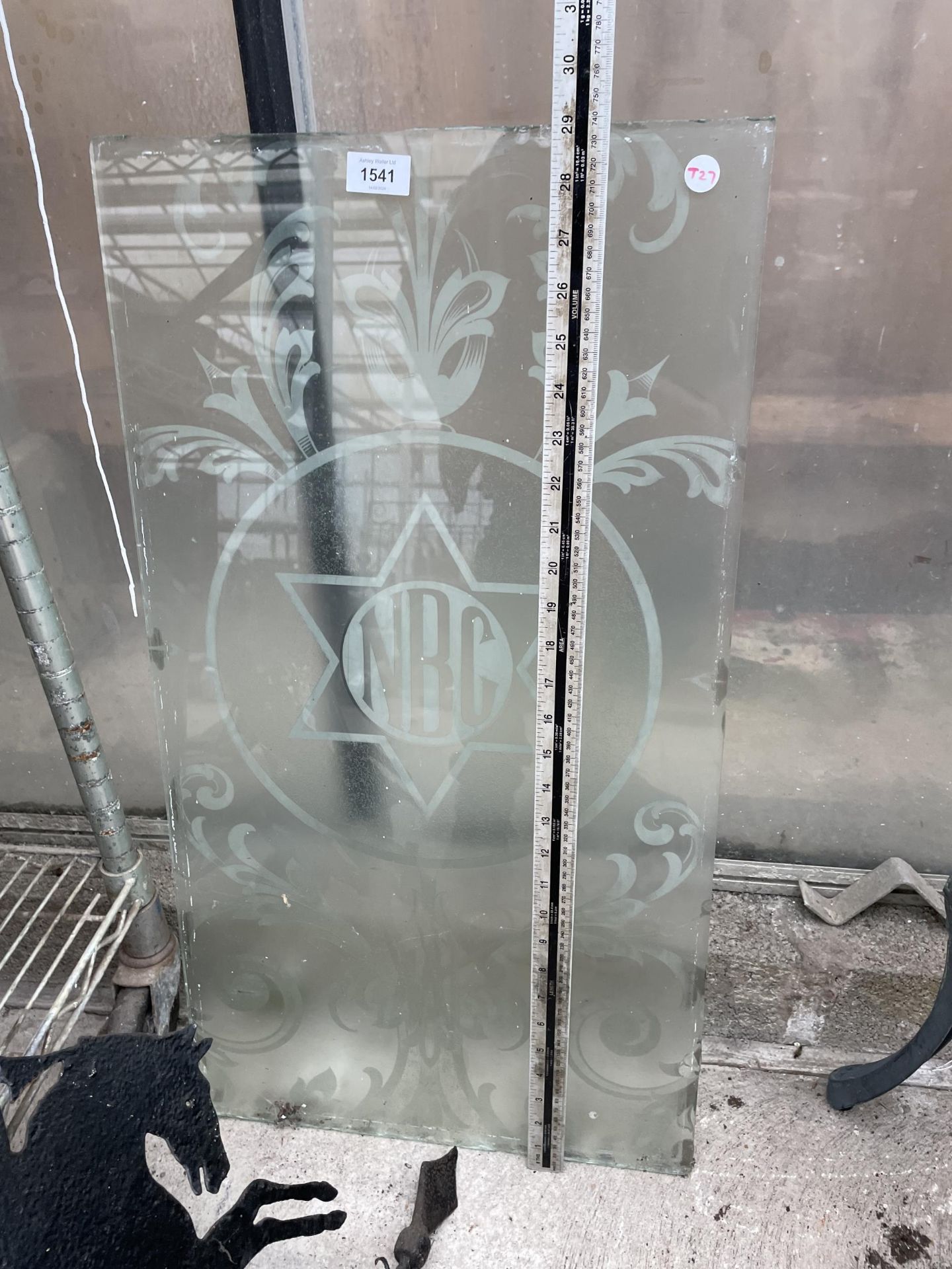 A PANE OF FROSTED GLASS ETCHED 'NBC' - Image 3 of 4