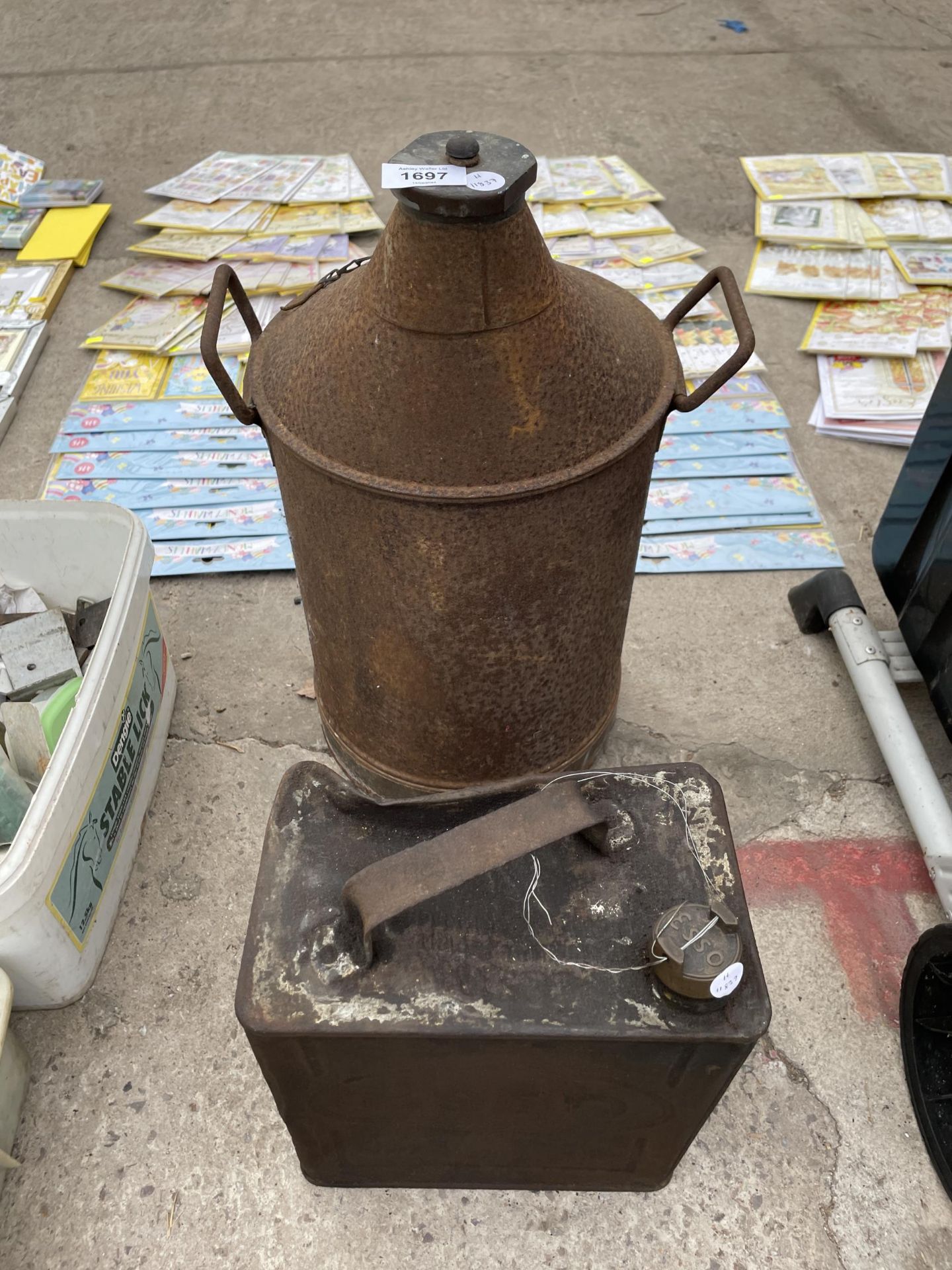 A VINTAGE OIL CAN AND A FURTHER VINTAGE FUEL CAN WITH CAP