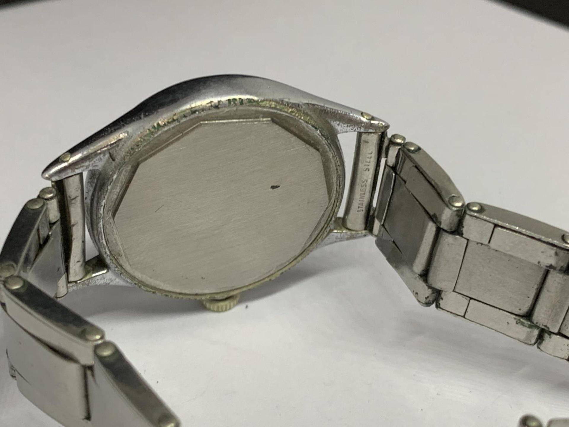 A WW2 BULOVA MILITARY ISSUE WATCH 1940'S - Image 4 of 4