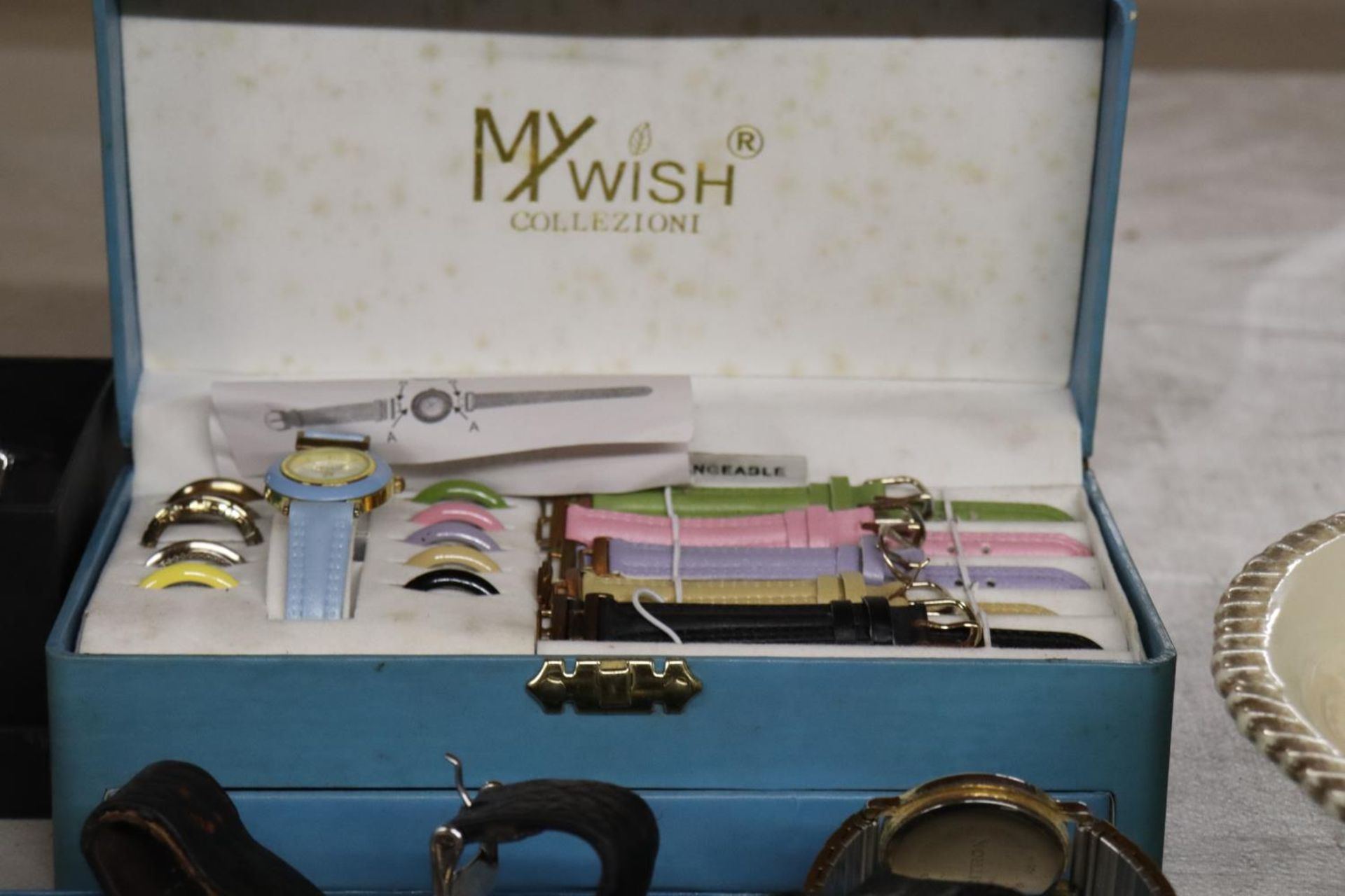 A LARGE QUANTITY OF WATCHES TO INCLUDE 'MY WISH', A WATCH WITH INTERCHANGEABLE FACES AND STRAPS, - Image 3 of 6