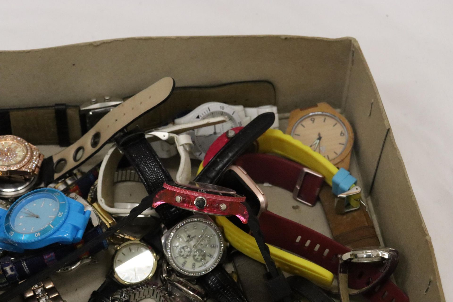 A LARGE QUANTITY OF WRISTWATCHES - Image 5 of 13