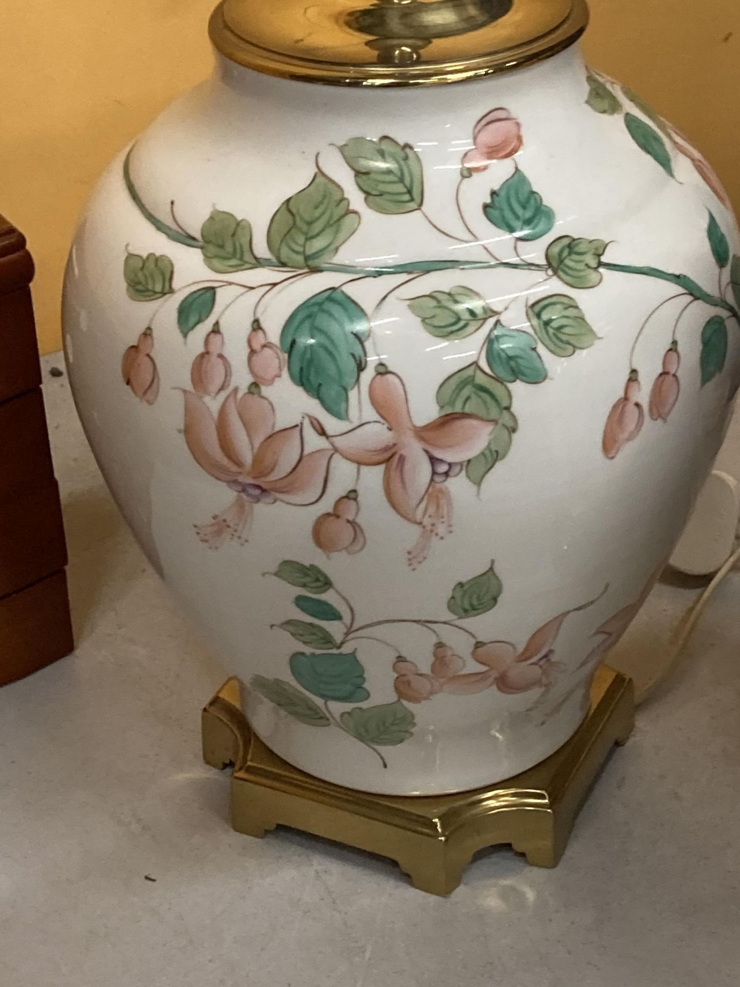 A PAIR OF SIGNED PORCELAINE DE LIMOGES TABLE LAMPS - Image 6 of 6