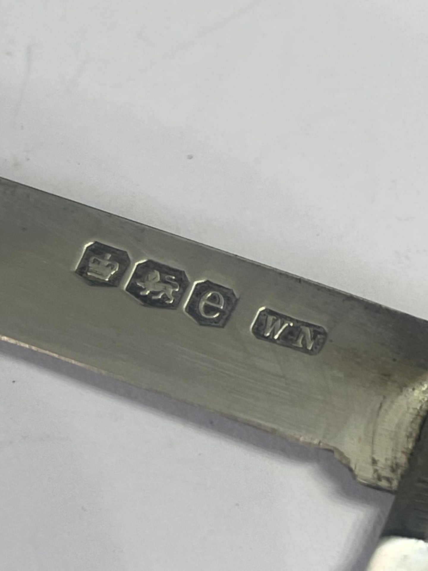 A HALLMARKED SHEFFIELD SILVER FRUIT KNIFE - Image 2 of 3