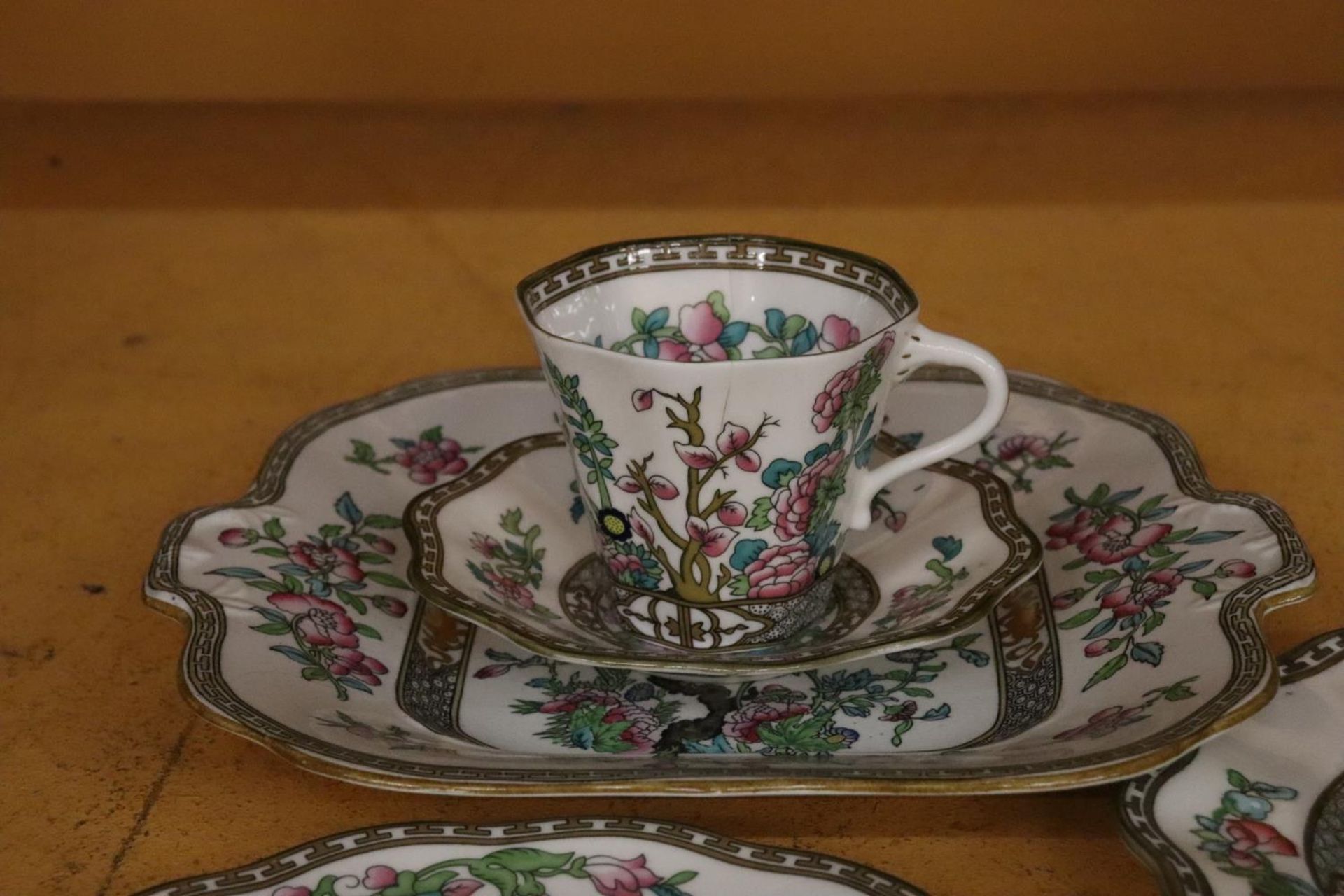 SEVEN PIECES OF COALPORT 'INDIAN TREE' DESIGN TO INCLUDE PLATES, A CUP AND CREAM JUG - Image 2 of 8