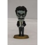 A GROUCHO MARX CLASSIC SCULPTURE - CLASSIC COMEDY HEADLINERS