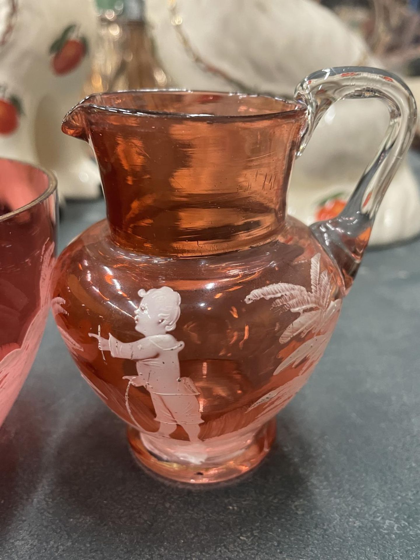 TWO PIECES OF VINTAGE MARY GREGORY HAND BLOWN CRANBERRY GLASS, TO INCLUDE A JUG, HEIGHT 9CM AND A - Image 2 of 4