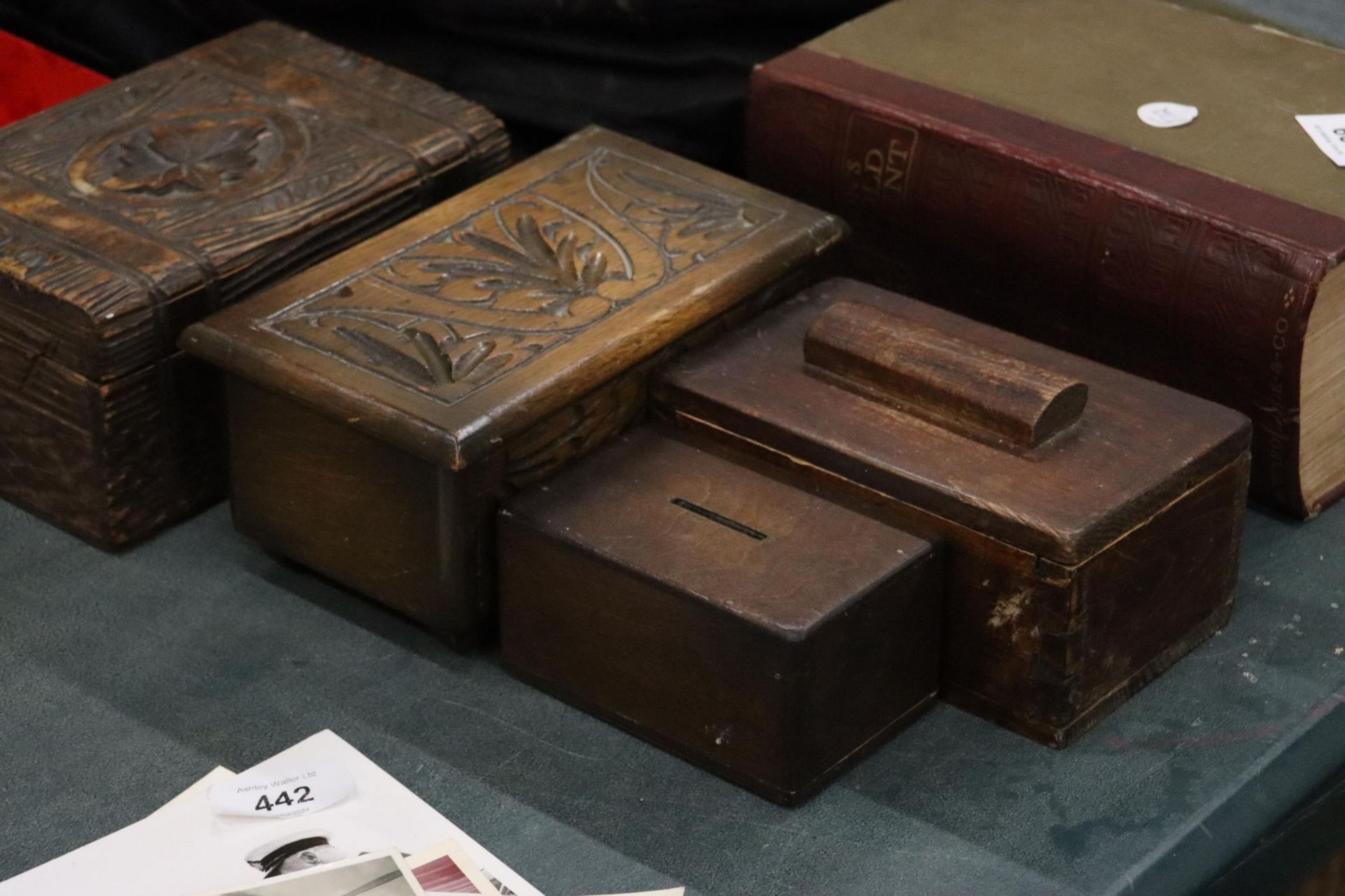 FOUR VINTAGE WOODEN BOXES TO INCLUDE A MONEY BOX, MUSICAL, ETC PLUS TWO LACQUERED JEWELLERY BOXES - Image 2 of 8