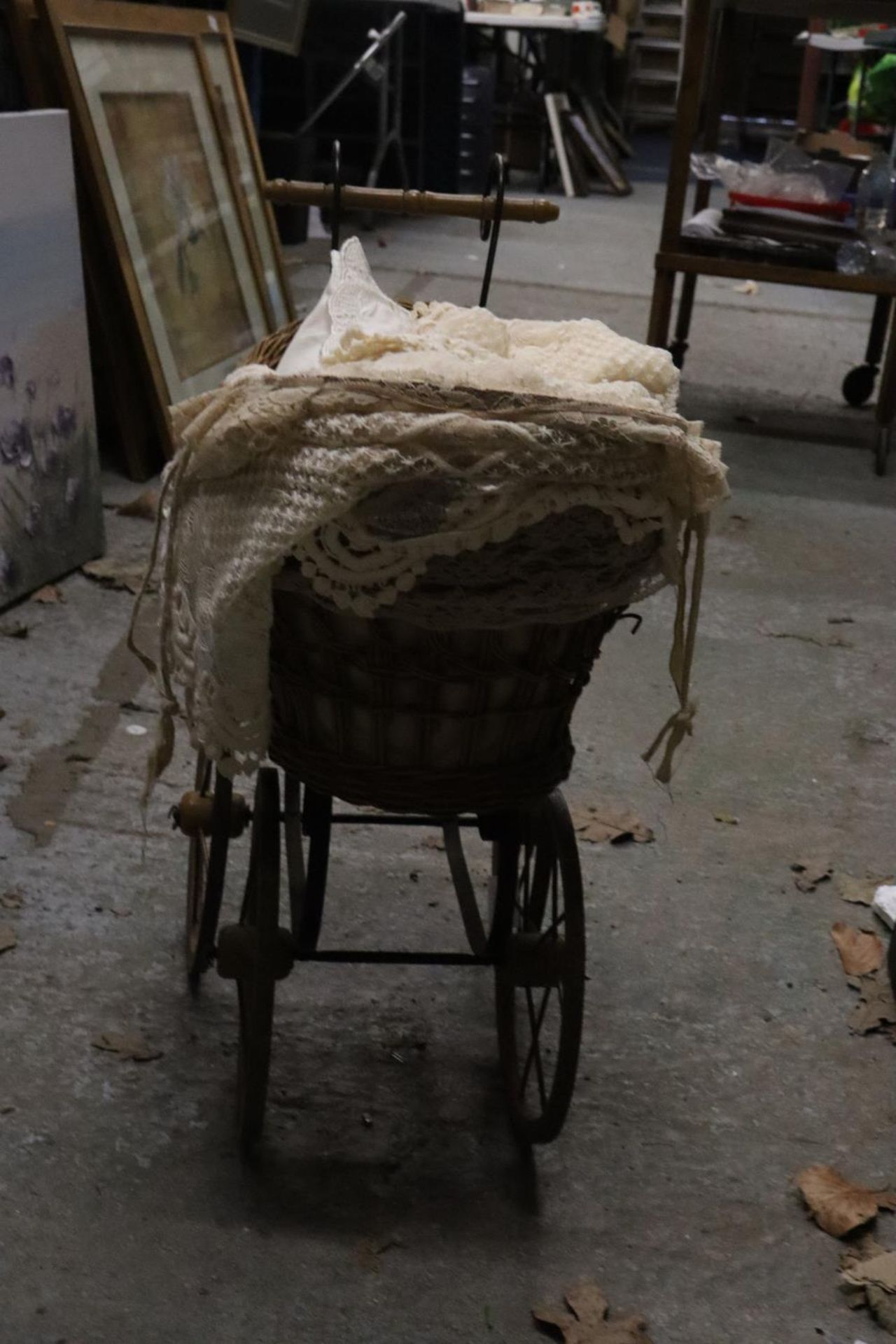 A VICTORIAN CHILD'S PRAM WITH LACE COVERS - Image 5 of 7