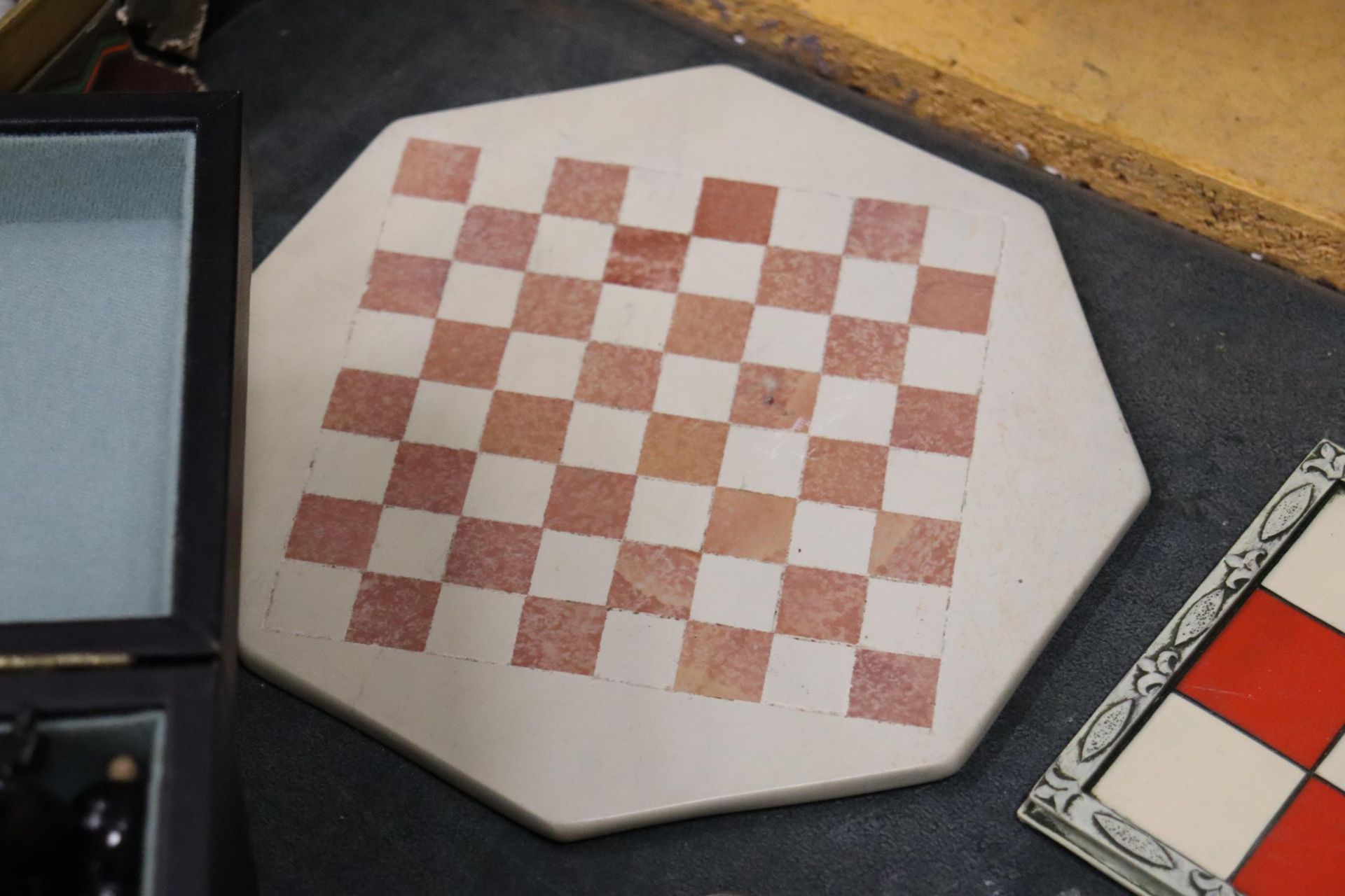 A PART SET OF CHESS PIECES (14 BLACK AND 14 WHITE), A BOARD WITH FIGURES PLUS A SMALL OCTAGONAL - Image 6 of 7