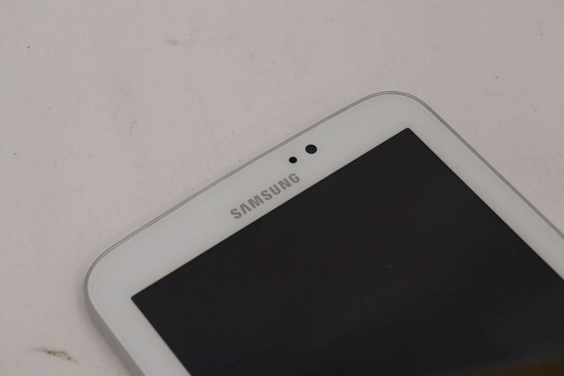 A SAMSUNG TABLET WITH CHARGER, VENDOR STATES IN WORKING ORDER, NO WARRANTY GIVEN, 11CM X 19CM - Image 6 of 6