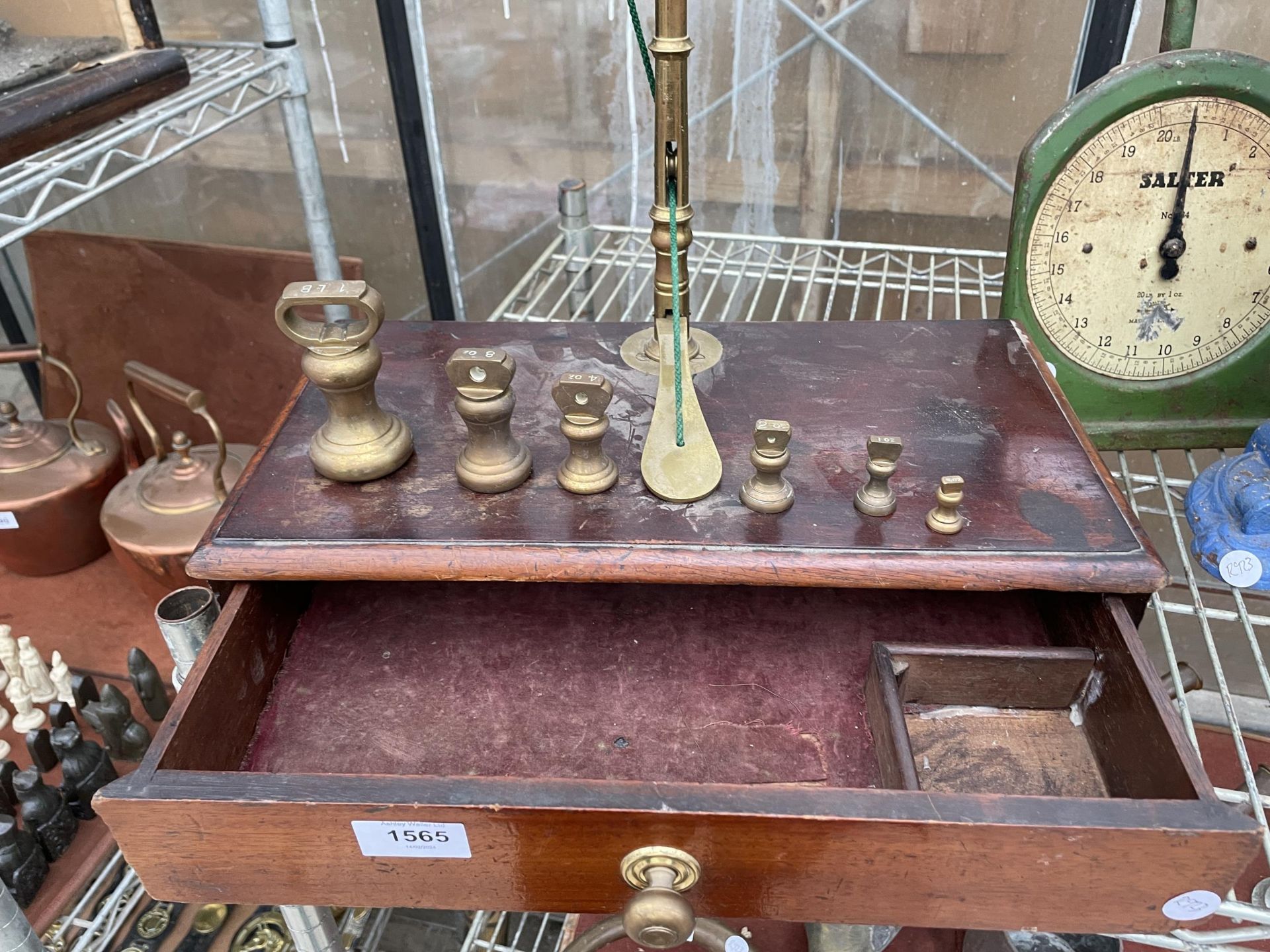 A SET OF VINTAGE BRASS SCALES WITH LOWER MAHOGANY DRAWER AND BRASS BELL WEIGHTS - Image 3 of 3