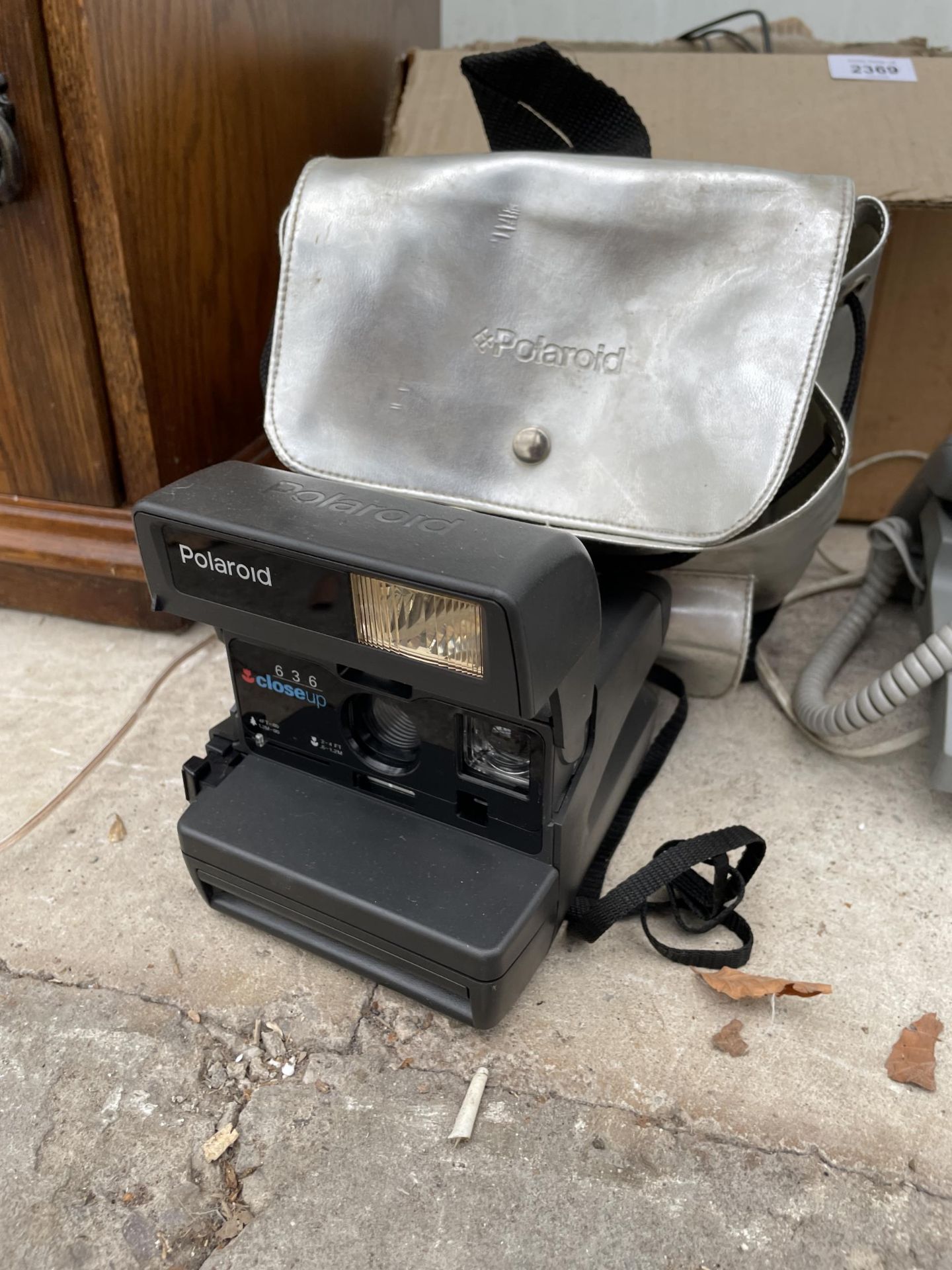 AN ASSORTMENT OF ITEMS TO INCLUDE A POLAROID CAMERA AND A PANASONIC FAX MACHINE ETC - Image 2 of 3