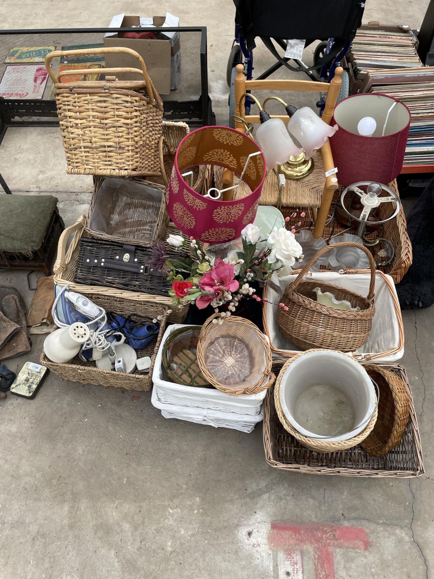A LARGE ASSORTMENT OF ITEMS TO INCLUDE WICKER BASKETS, LIGHT FITTINGS AND A CHILDS CHAIR ETC
