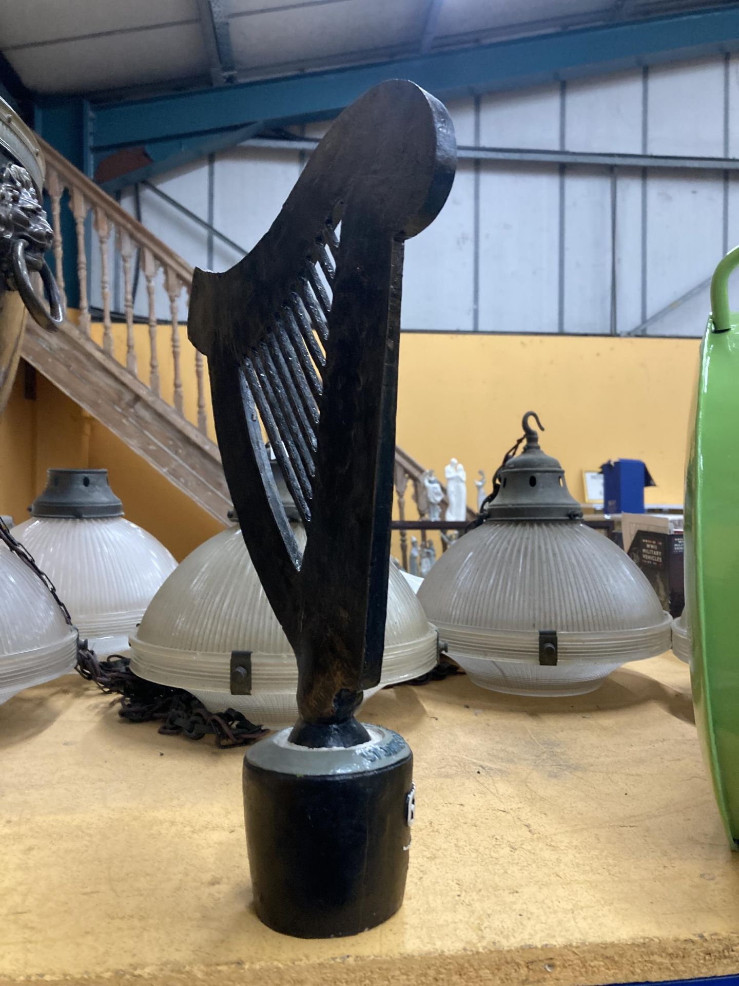 A LARGE RESIN GUINNESS HARP FIGURE - Image 2 of 2