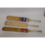 THREE CRICKET BATDS TO INCLUDE A GRAY NICHOLLS OPTIMUM 500 STRIKE, A RKM RAJDOOT ZIGMA, ETC