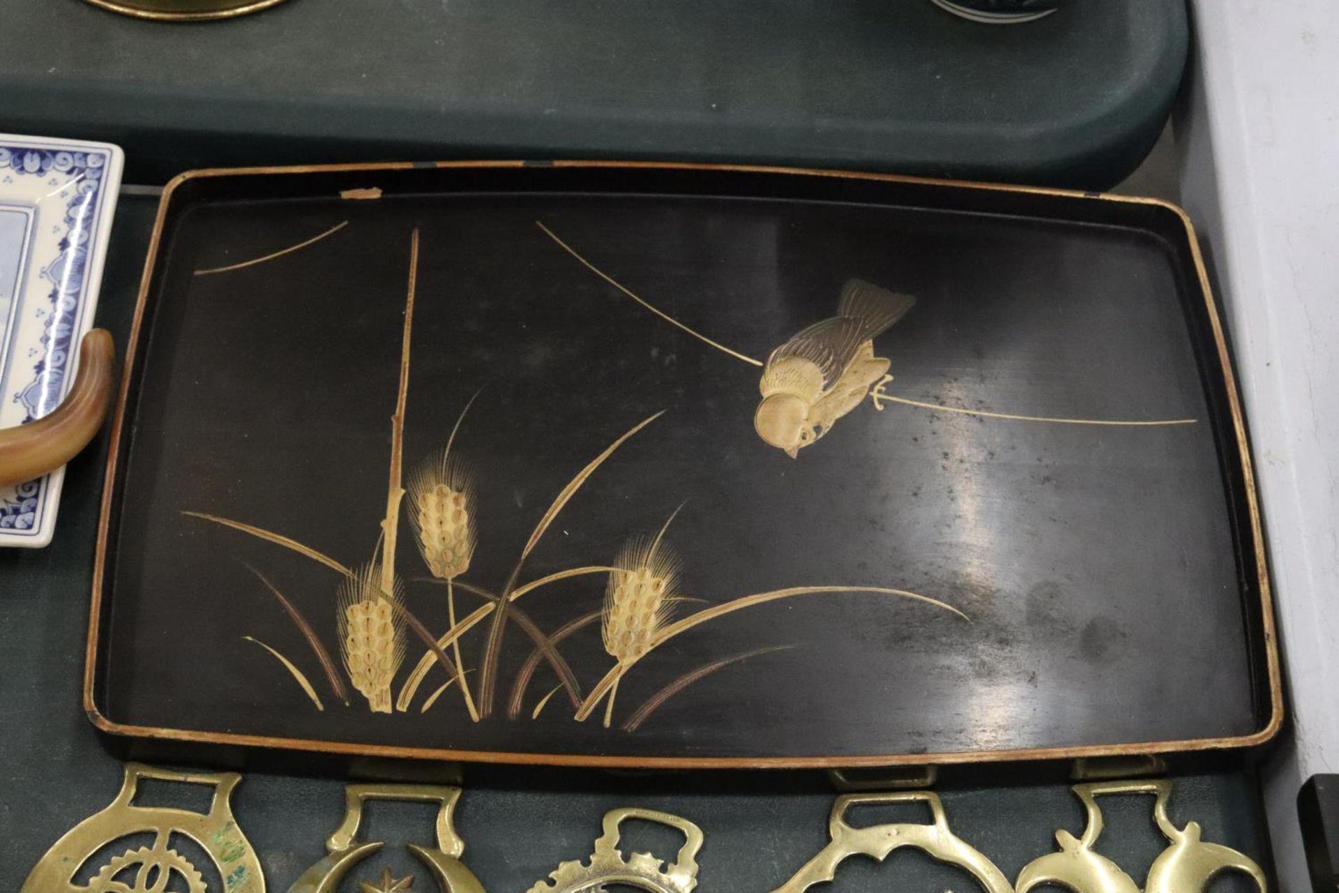 A BLACK LACQUER TRAY WITH BIRD DESIGN TOGETHER WITH VINTAGE BRASSWARE AND POSTCARDS - Image 9 of 10