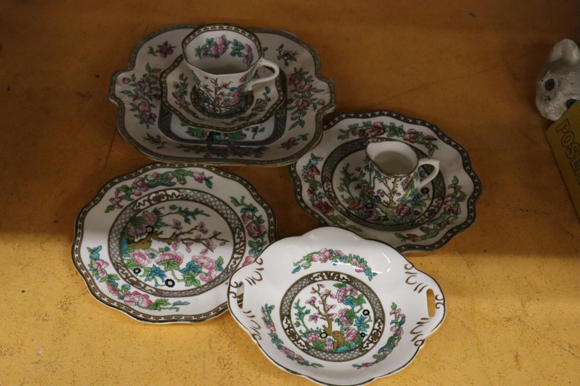 SEVEN PIECES OF COALPORT 'INDIAN TREE' DESIGN TO INCLUDE PLATES, A CUP AND CREAM JUG