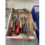 AN ASSORTMENT OF CHISELS AND LATHE TOOLS